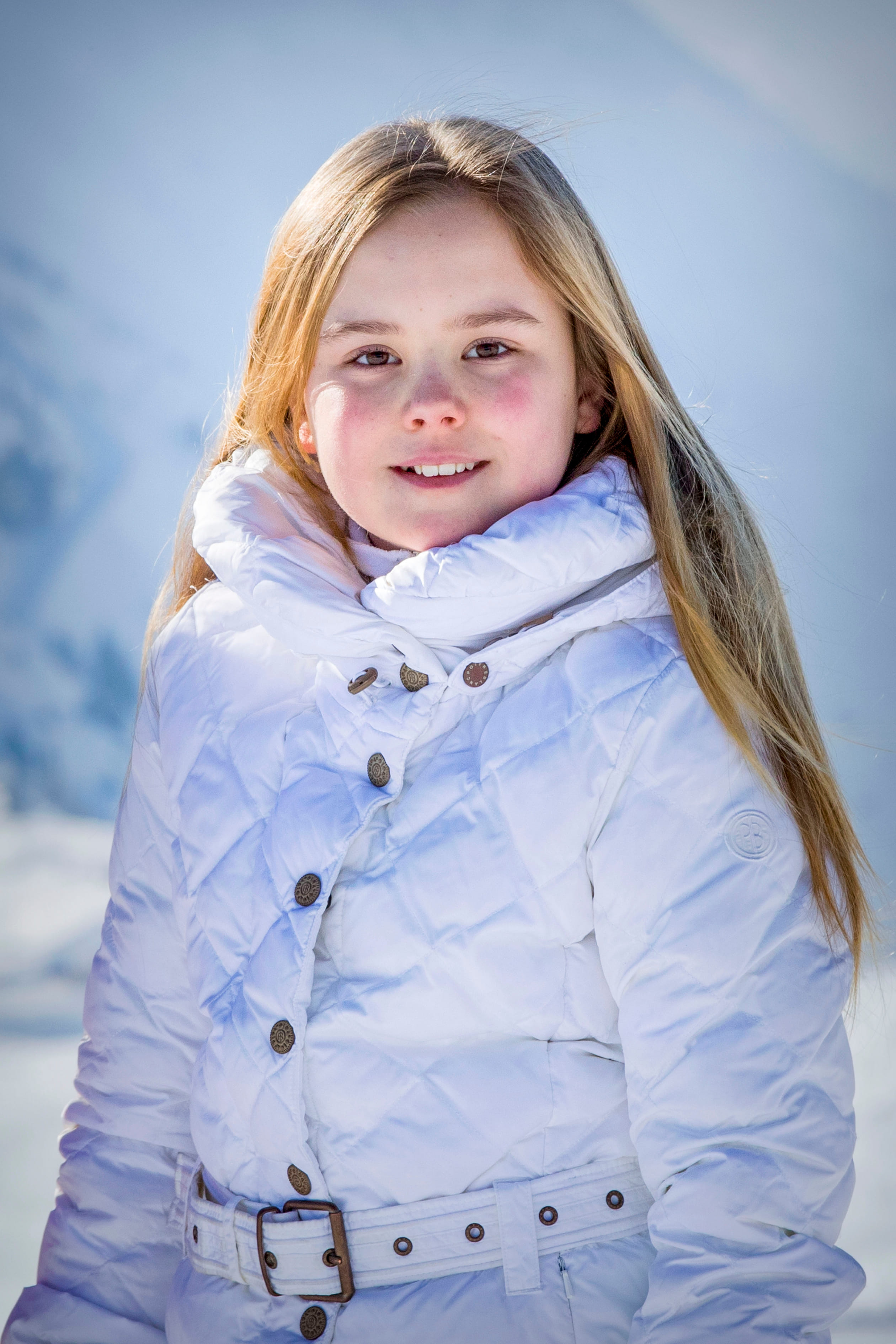 Prinses Ariane poseert voor een portretfoto.