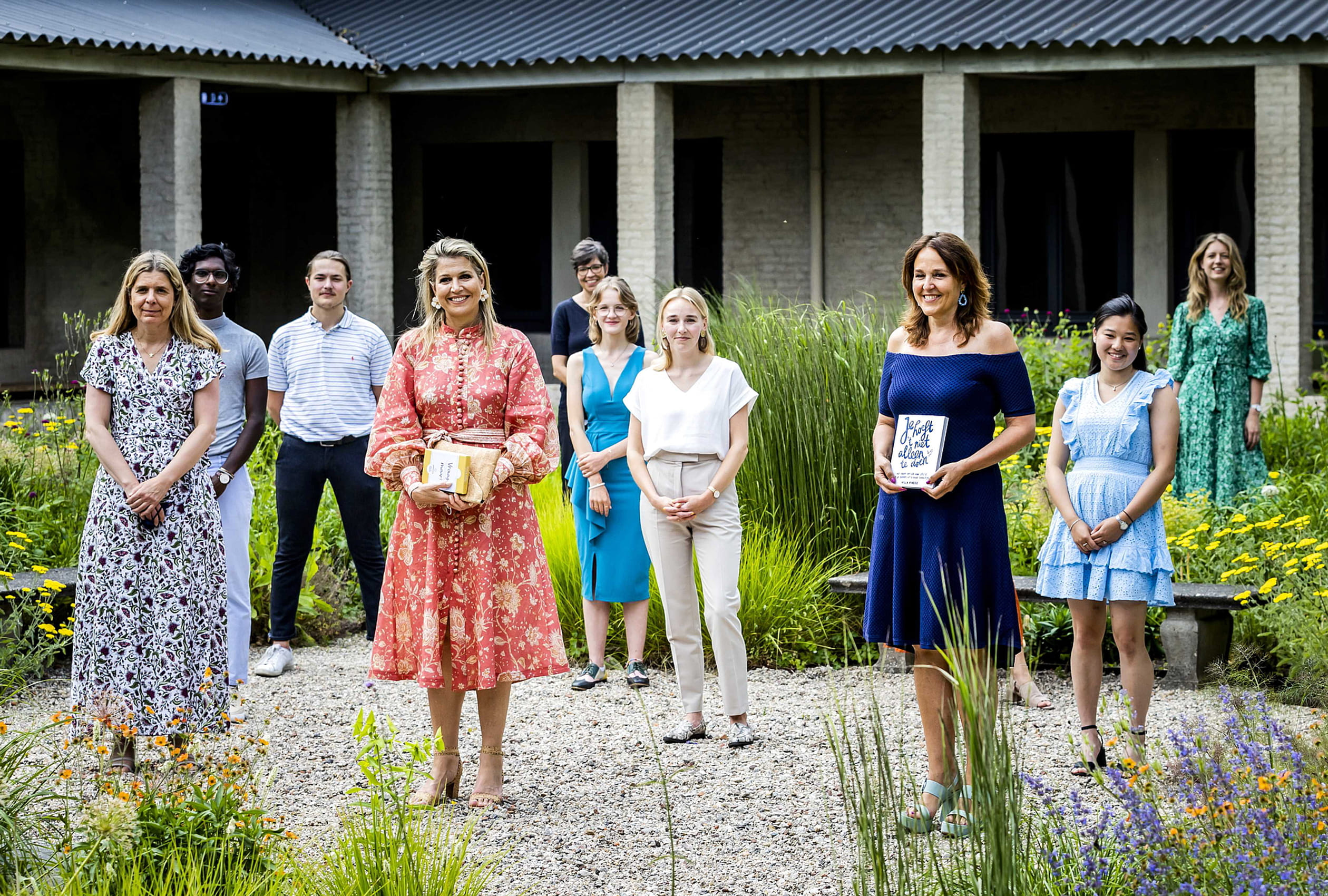 Koningin_fotomoment_werkbezoek_Villa_Pinedo.jpg