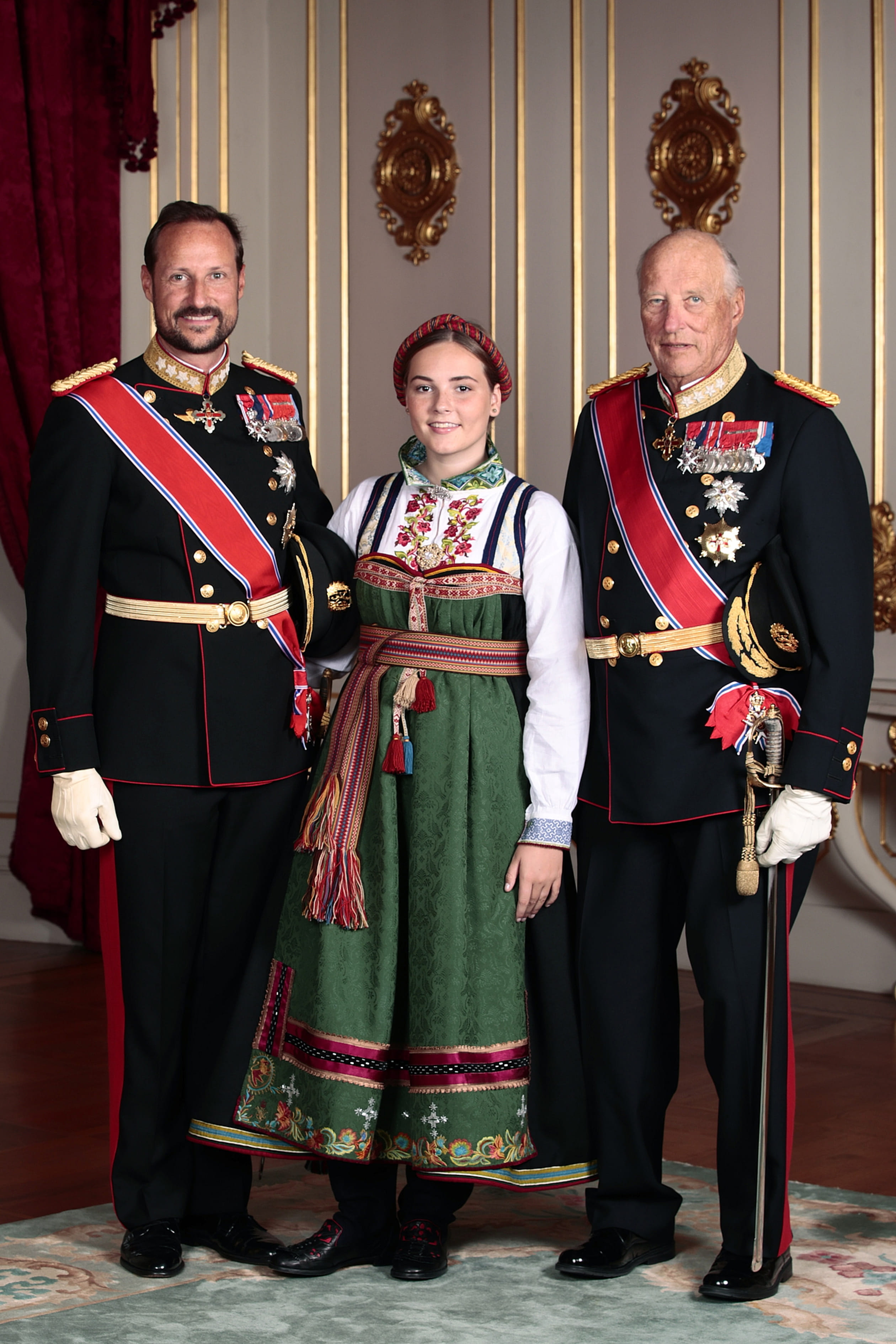 Haakon_Ingrid_Alexandra_en_Harald.jpg