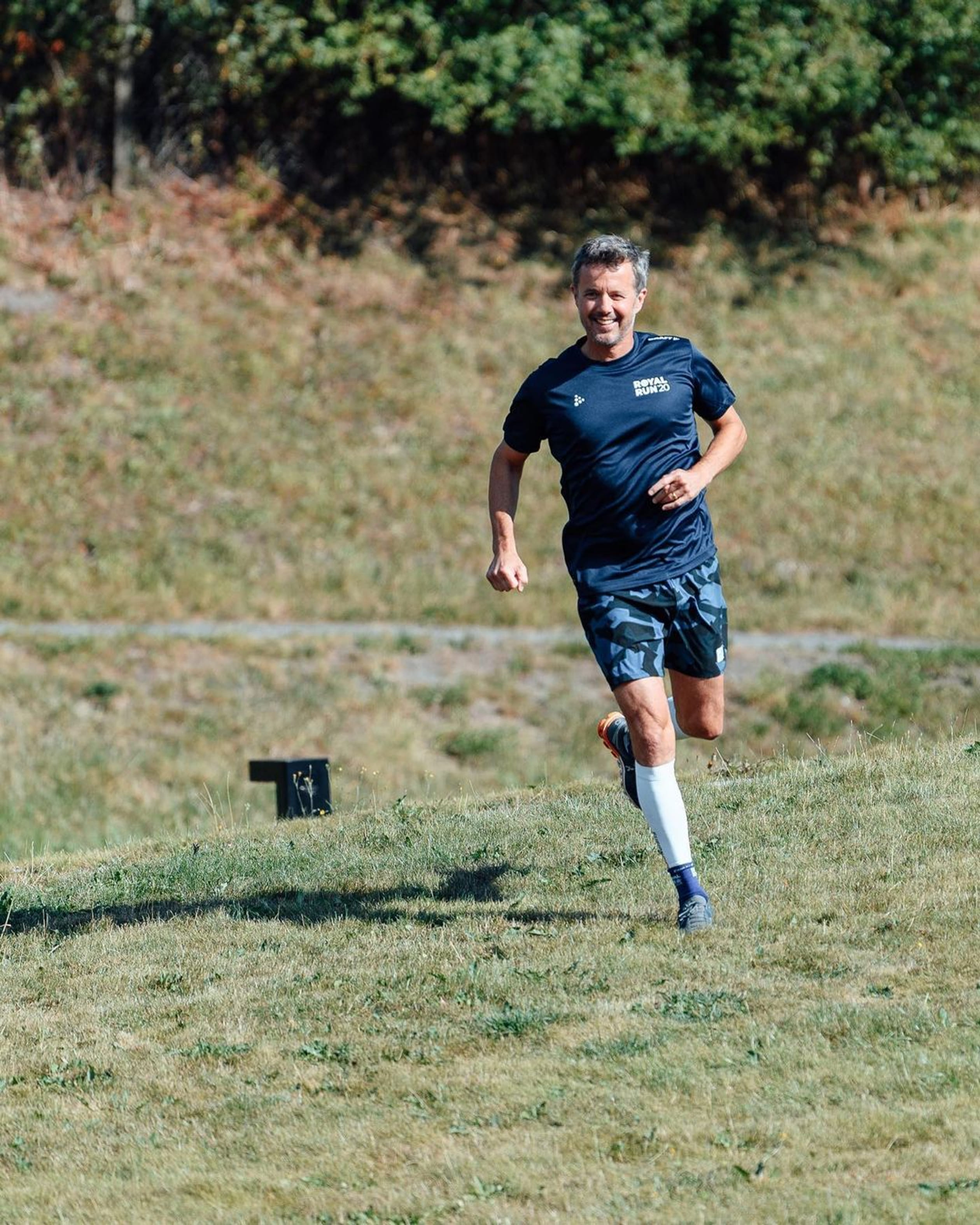 Op social media laat de prins altijd zien dat hij druk bezig is met trainen voor de run.