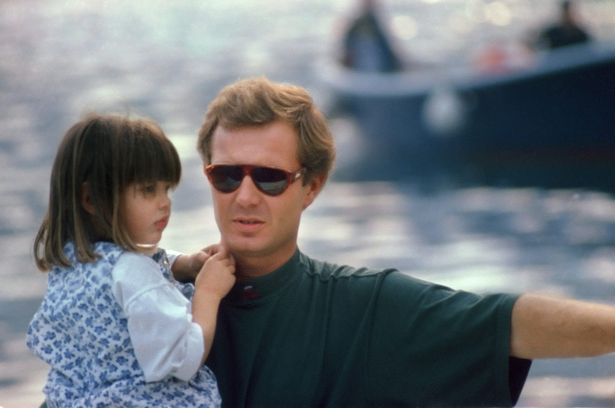 Charlotte in 1990 met haar vader Stefano Casiraghi, vlak voordat het noodlottige ongeval