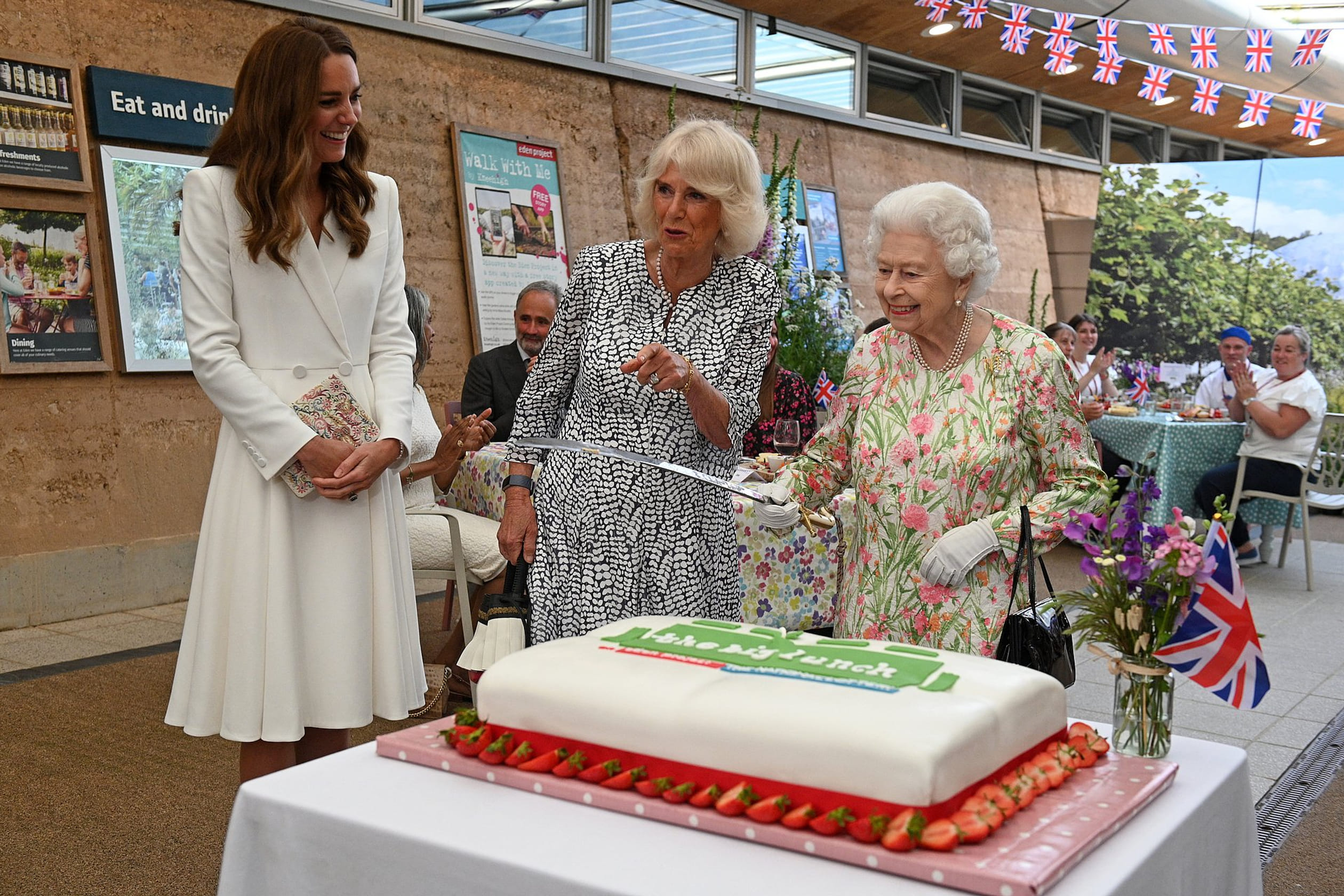 Koningin_Elizabeth_met_zwaard.jpg
