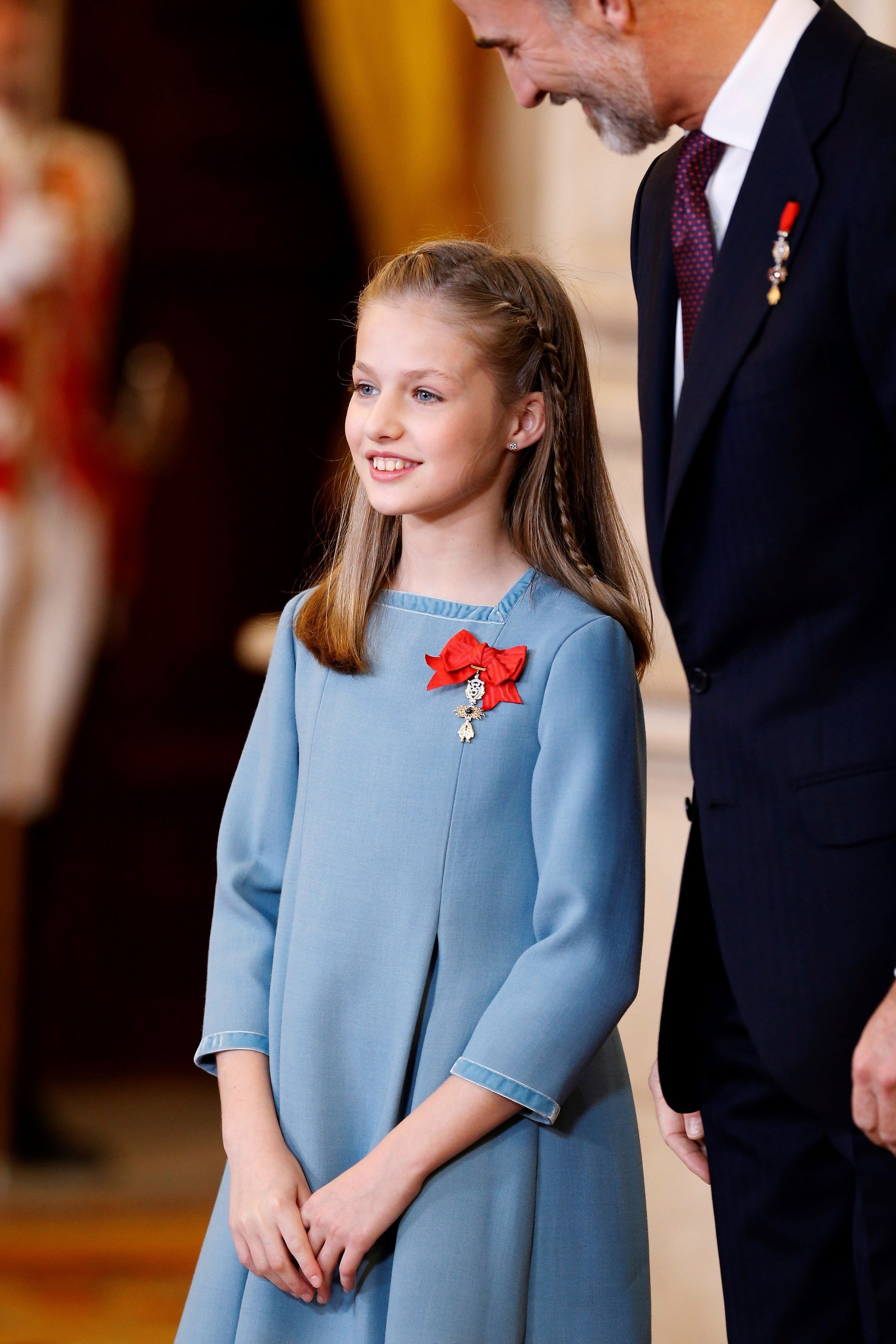 Op zijn vijftigste verjaardag onderscheidt Koning Felipe zijn dochter prinses Leonor met een