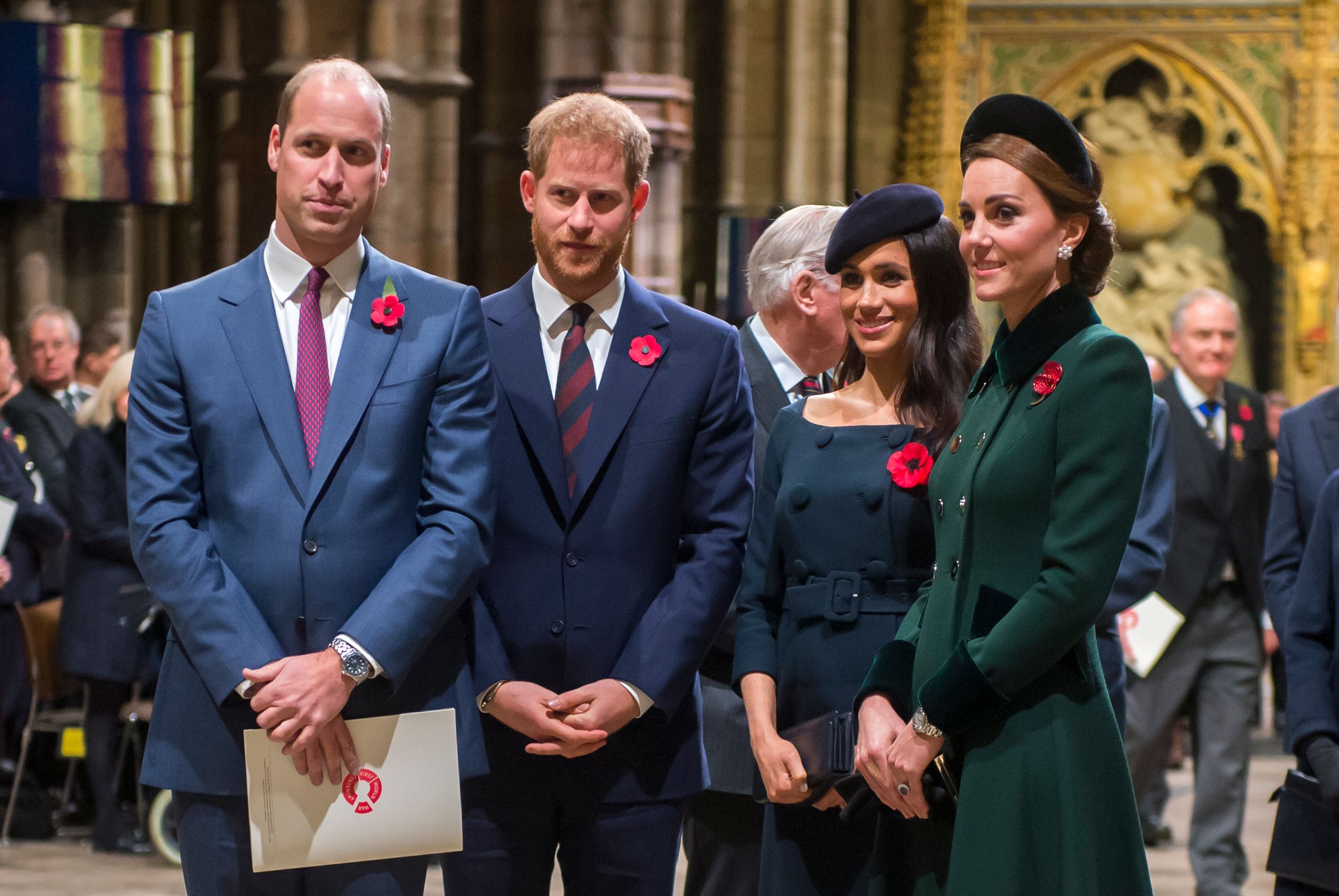 Prins William, prins Harry, Meghan en Catherine arriveren in Westminster Abbey om een dienst bij te