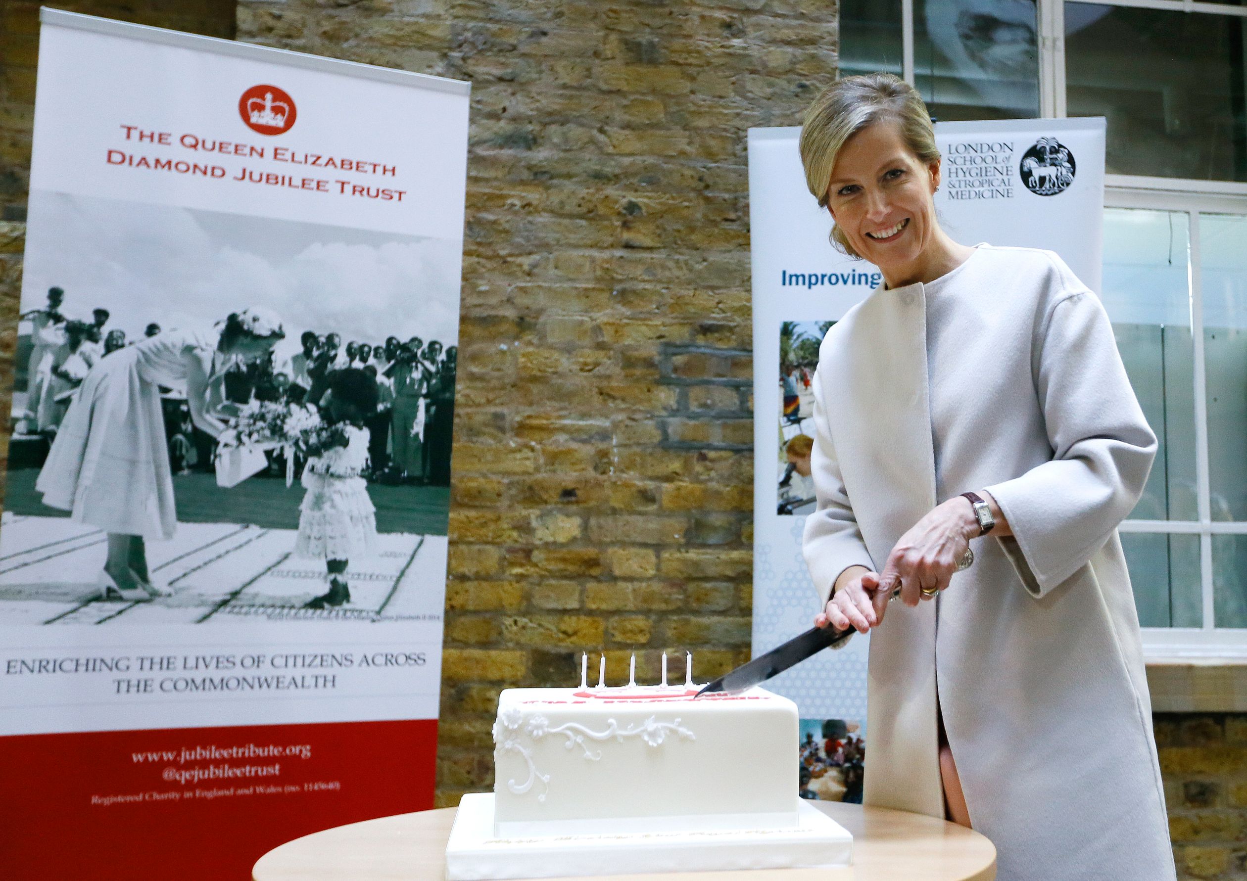 Op haar 50e verjaardag bracht Sophie een werkbezoek, en dus was er taart!