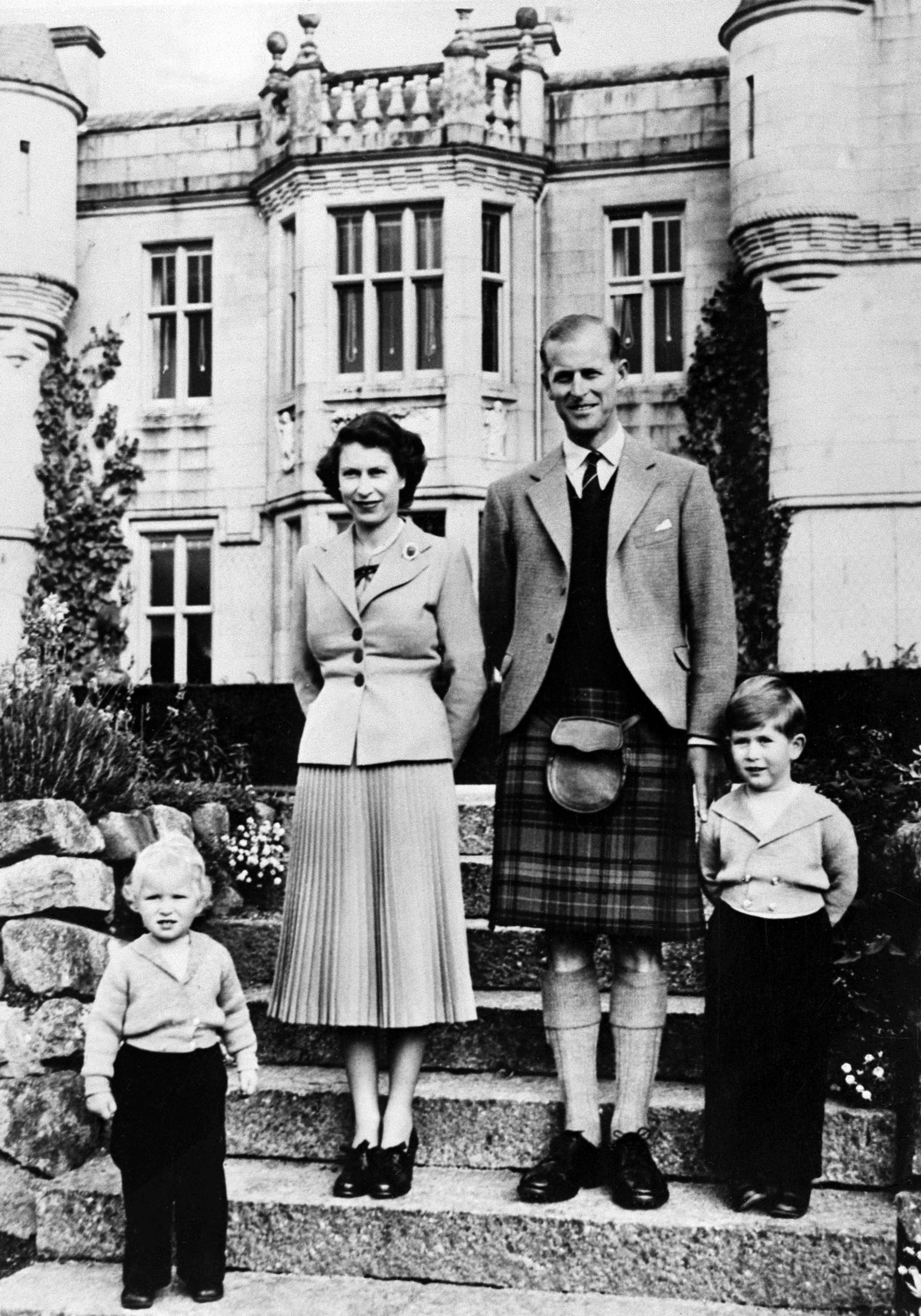 Elizabeth_Philip_Balmoral.jpg