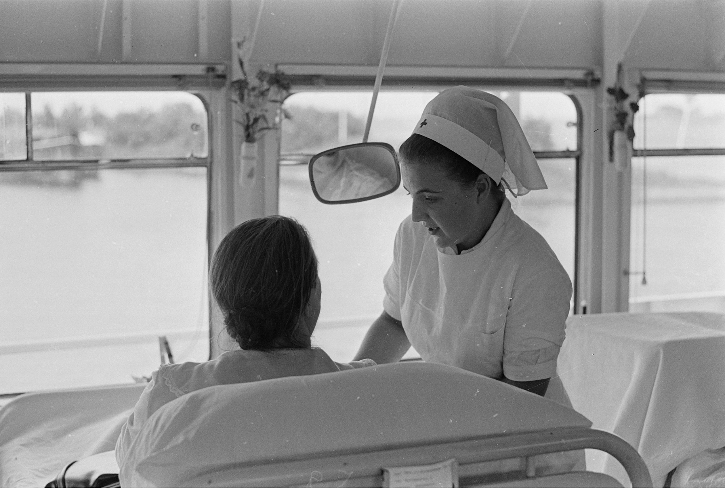 23 juni 1966: ter afsluiting van haar opleiding voer Margriet mee tijdens een reis van