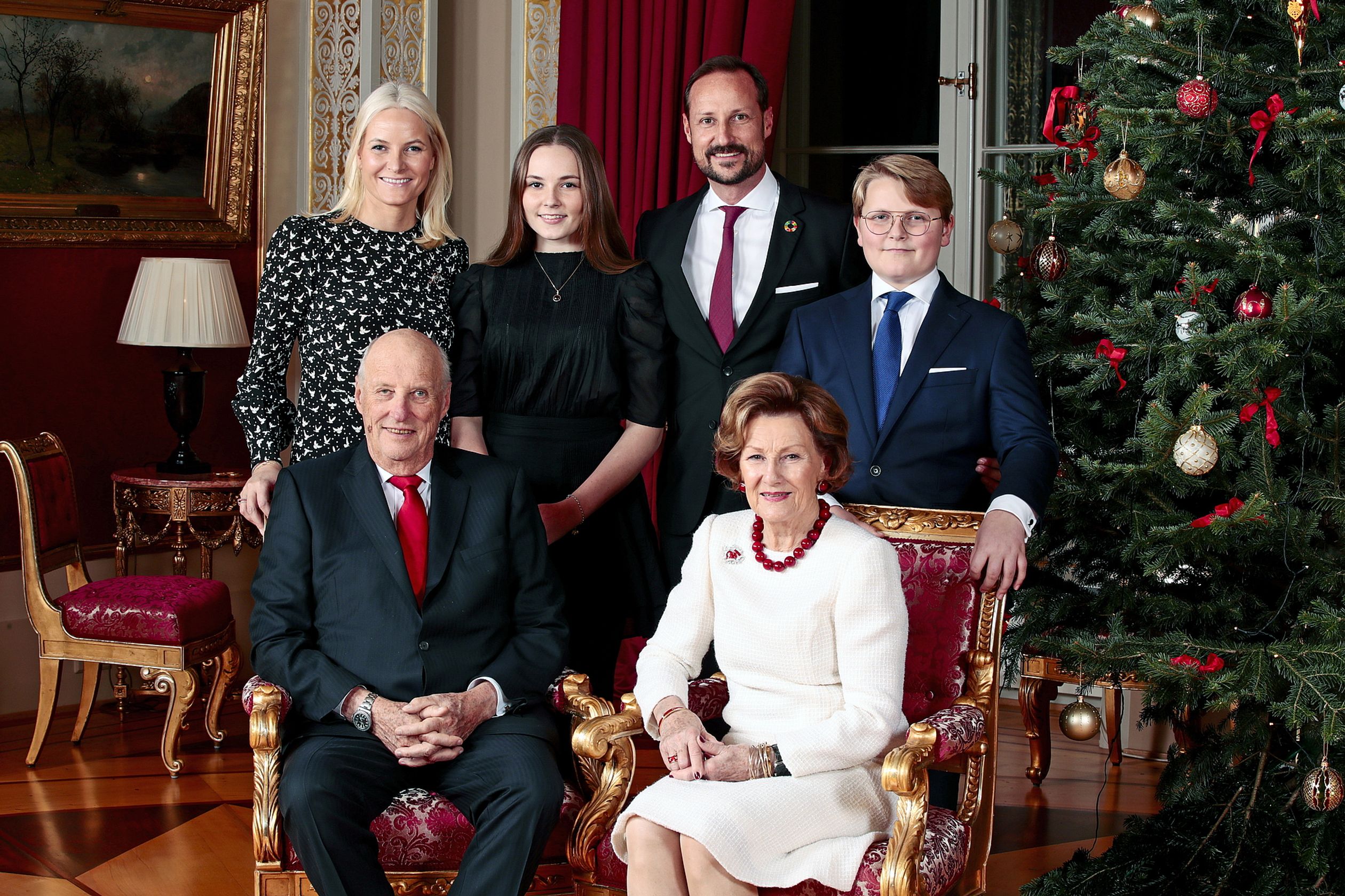 harald_sonja_haakon_familie_kerst_thuis.jpg