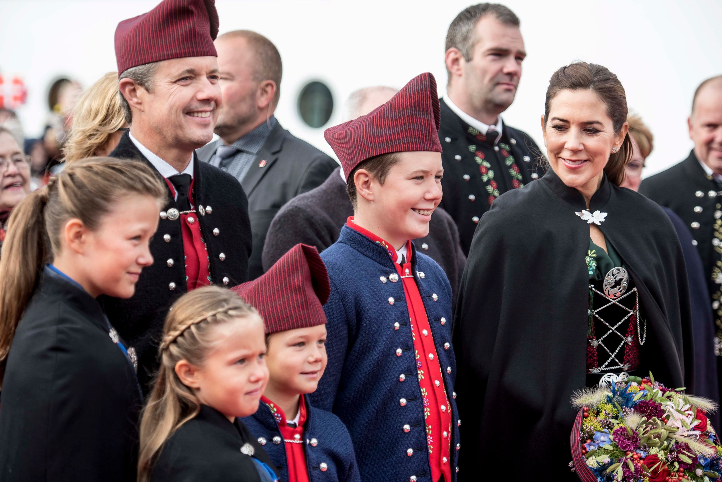 De Deense kroonprins Frederik en kroonprinses Mary met hun vier kinderen, prinses Isabella, prinses