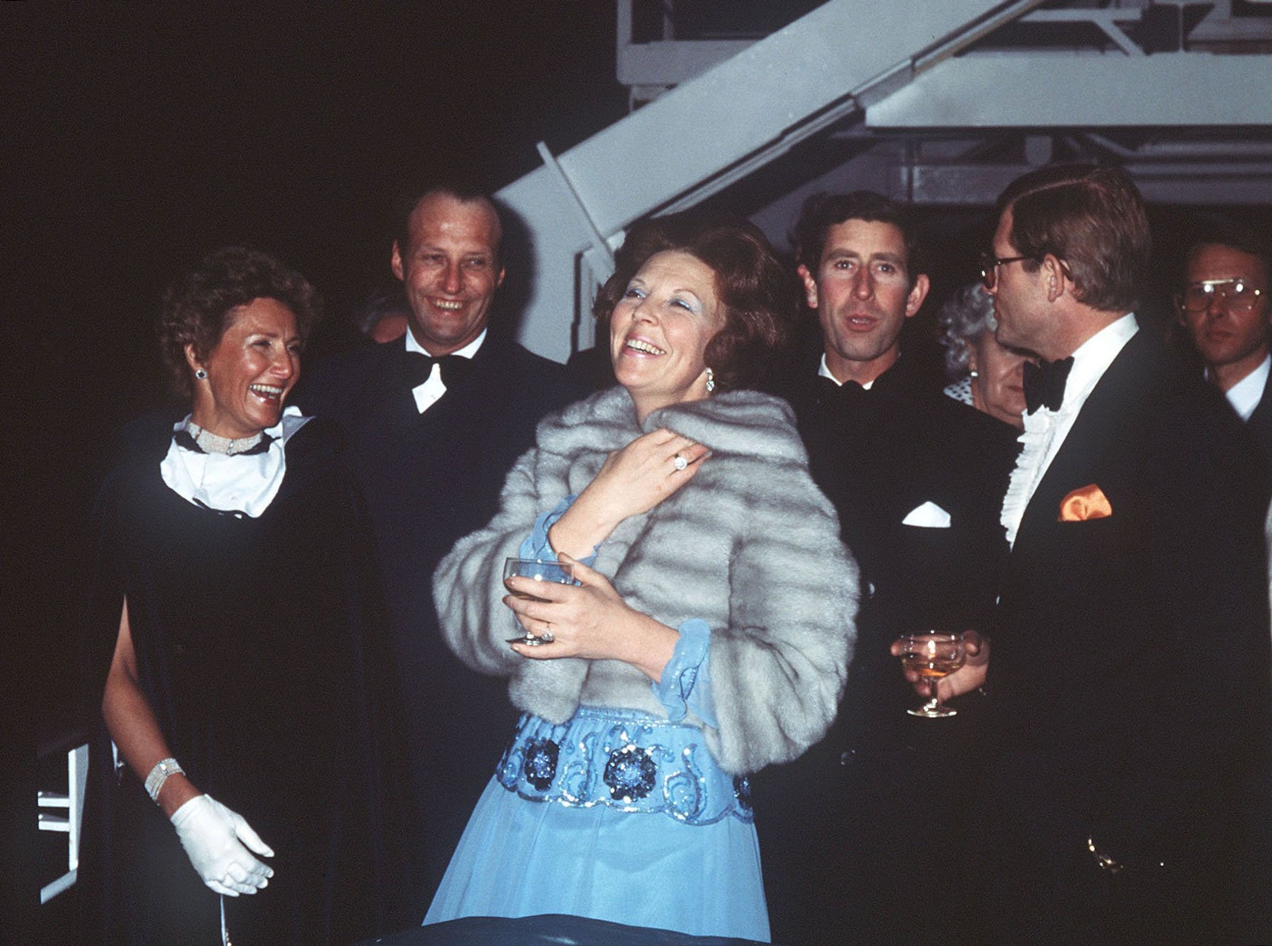 1980 - Feest na de inhuldiging van koningin Beatrix aan boord van een schip in de Amsterdamse haven.