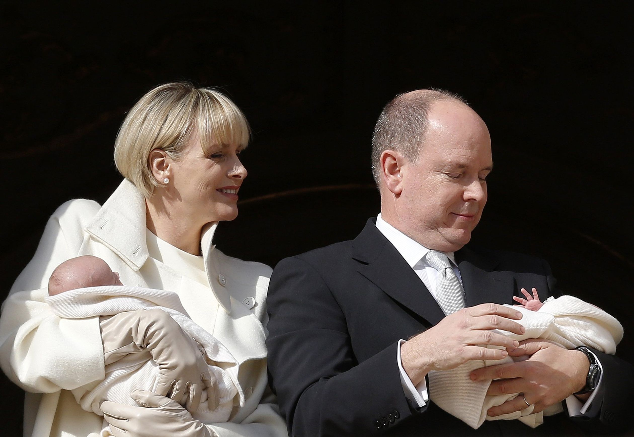 Januari 2015: Prins Albert en prinses Charlene presenteren hun babytweeling prinses Gabriella en