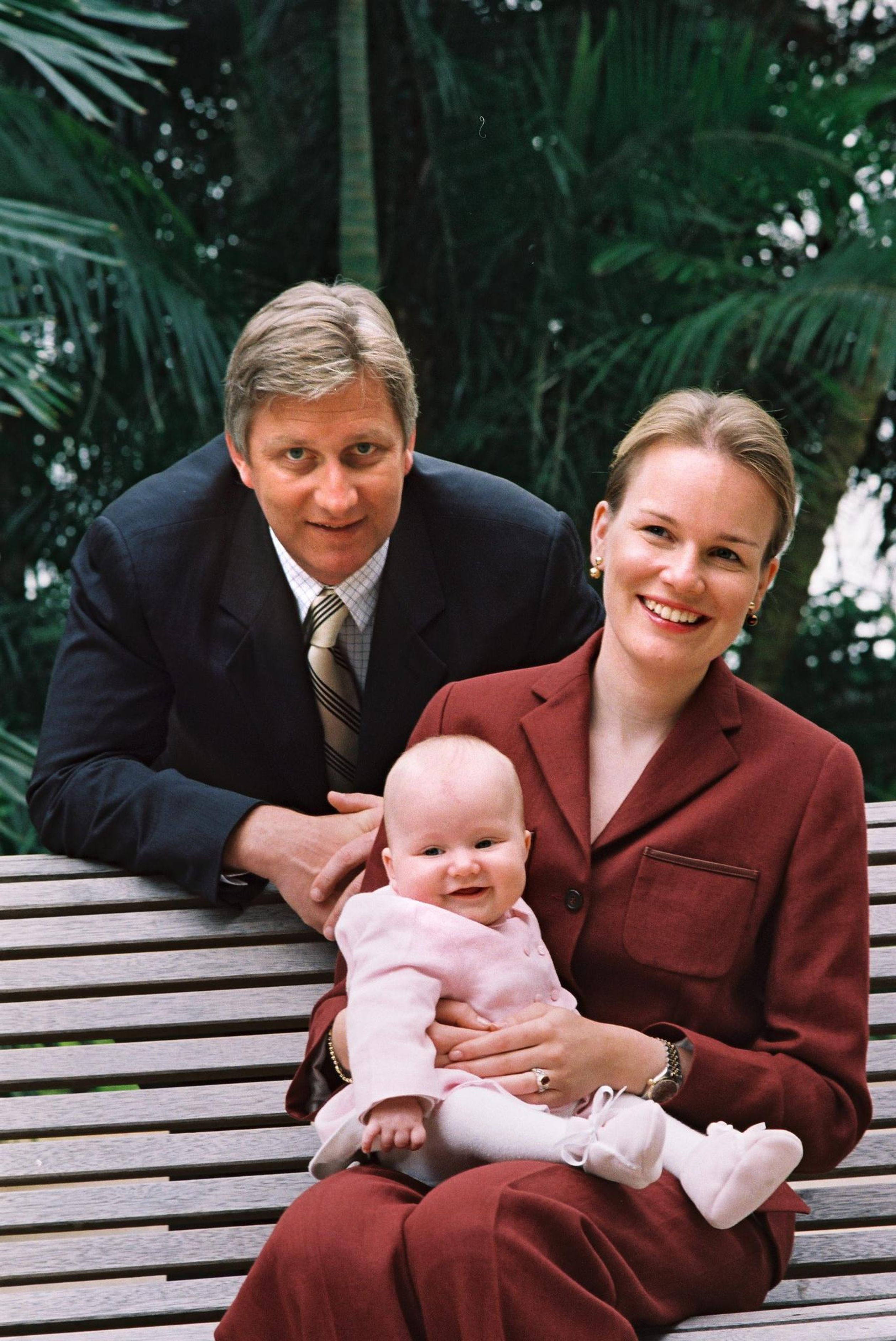 Een trotse Filip en Mathilde met hun dochtertje Elisabeth.