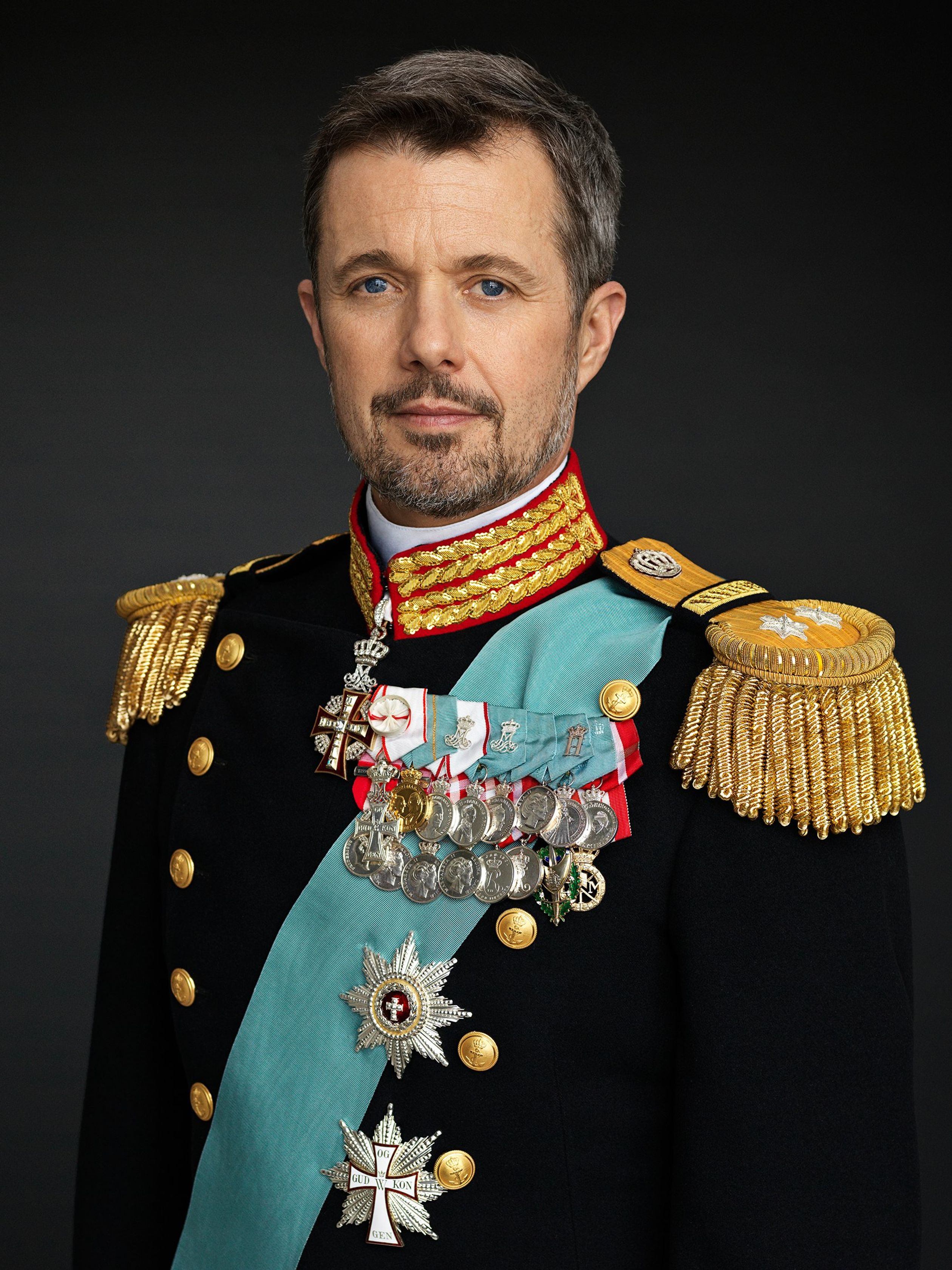 Kroonprinses_Frederik_50_in_uniform.jpg
