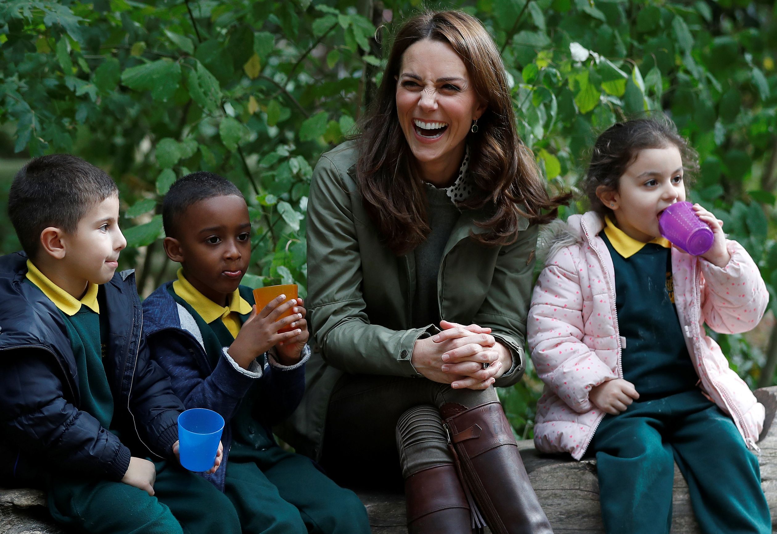 Catherine in haar element! In 2018 bezoekt ze  de Sayers Croft Forest School en Wildlife Garden in