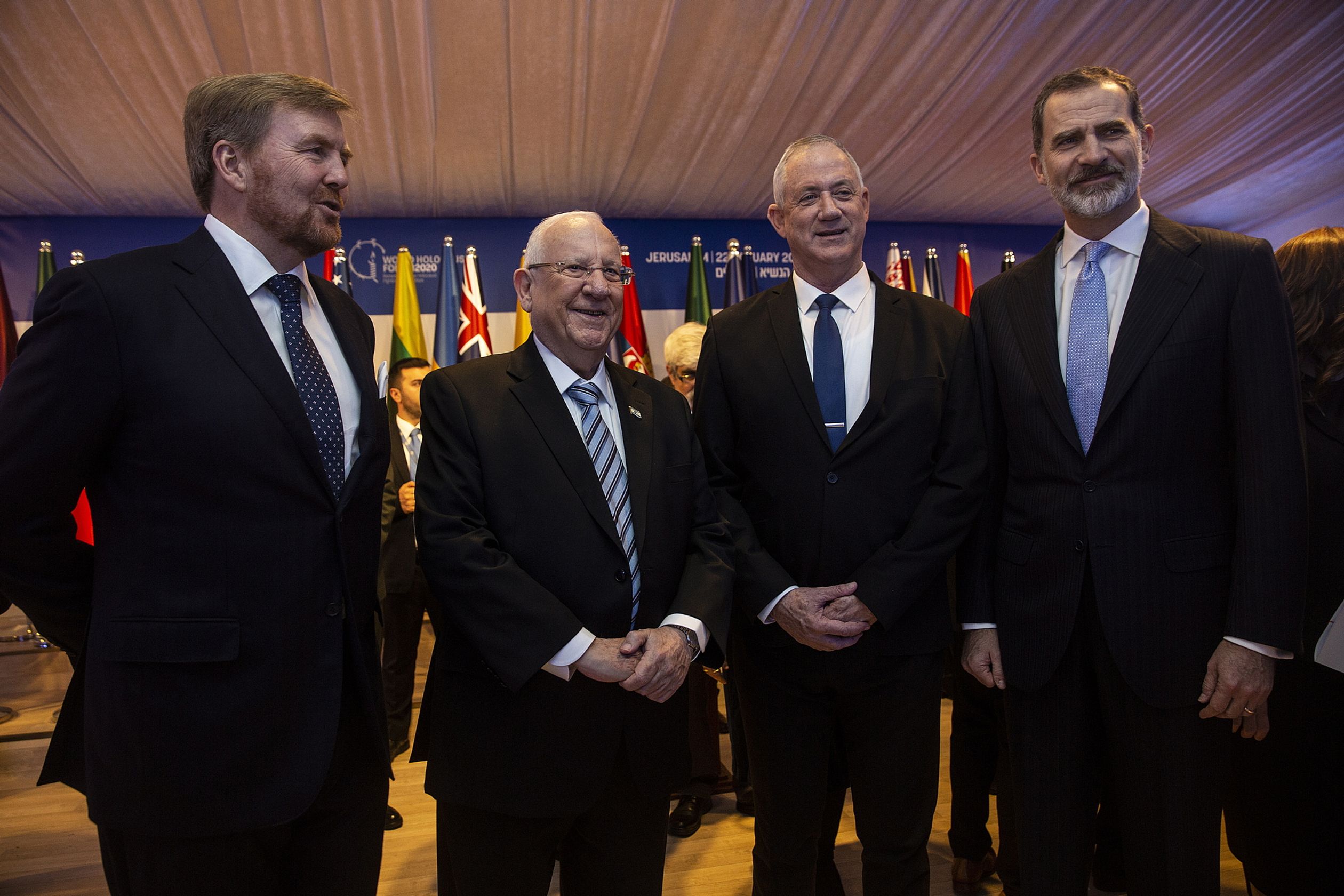 De koning met de Israëlische president Reuvin Rivlin en koning Felipe van Spanje.