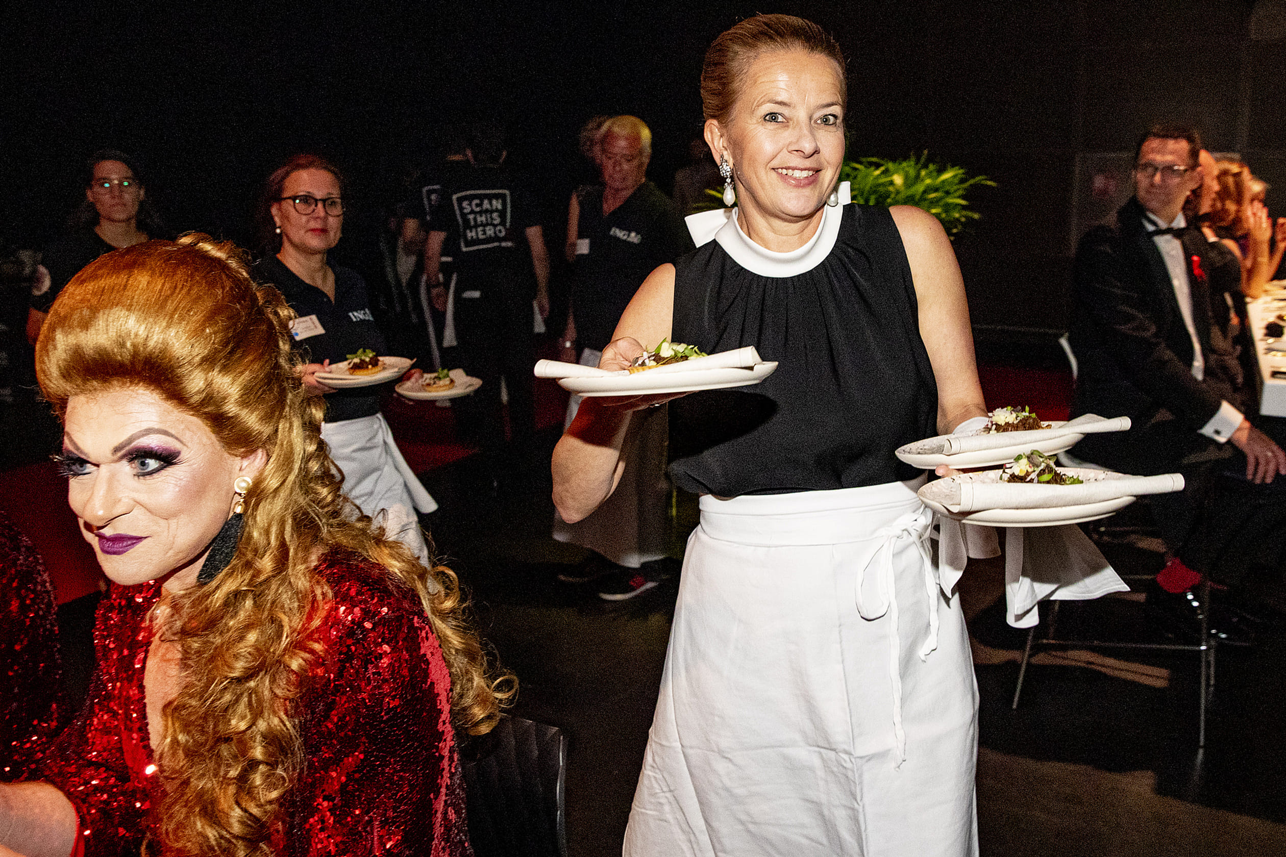 In actie tijdens het AmsterdamDiner, een benefietdiner voor aidsbestrijding.