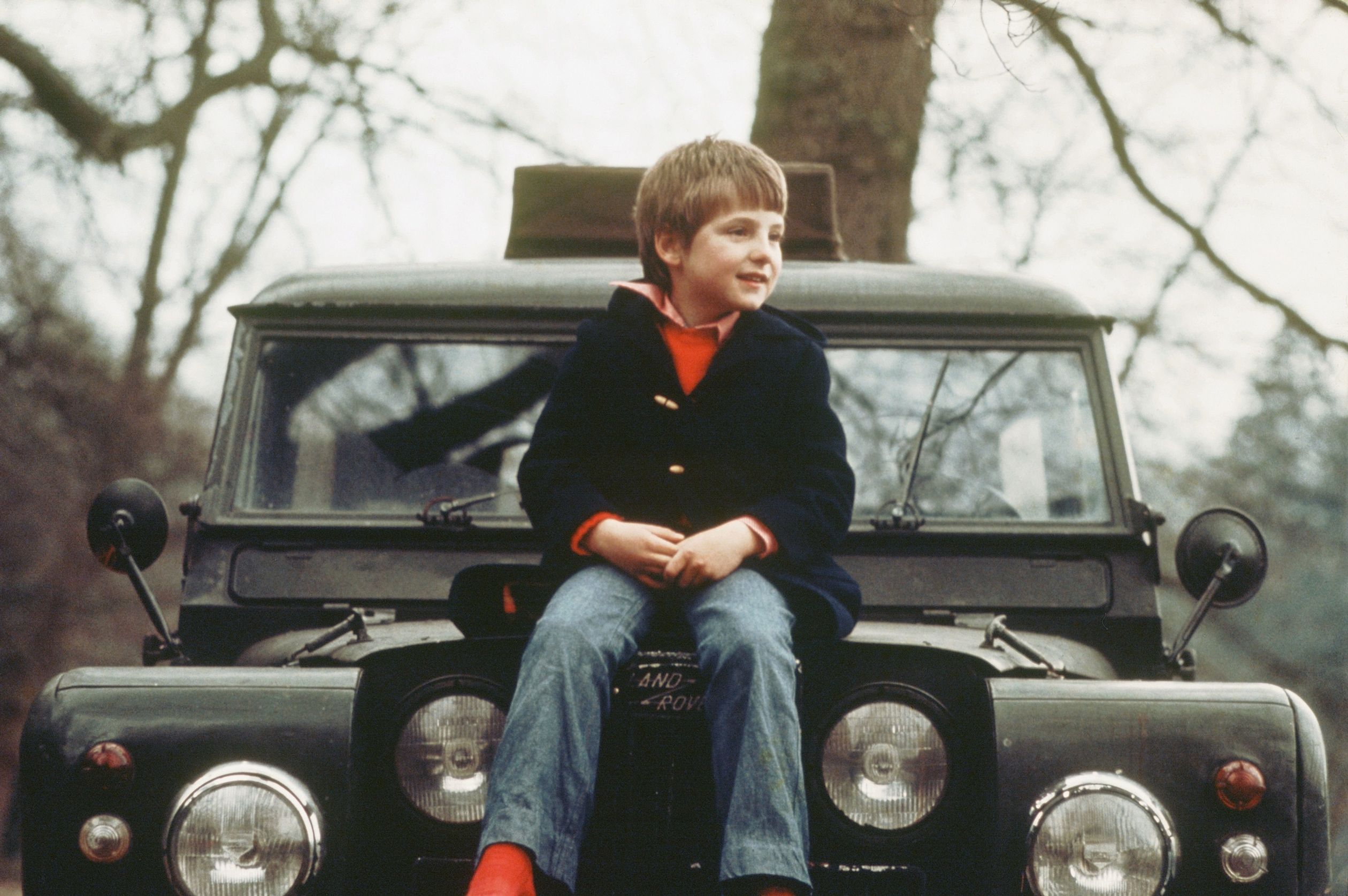 Op een stoere auto, 1975 (Foto: RVD).
