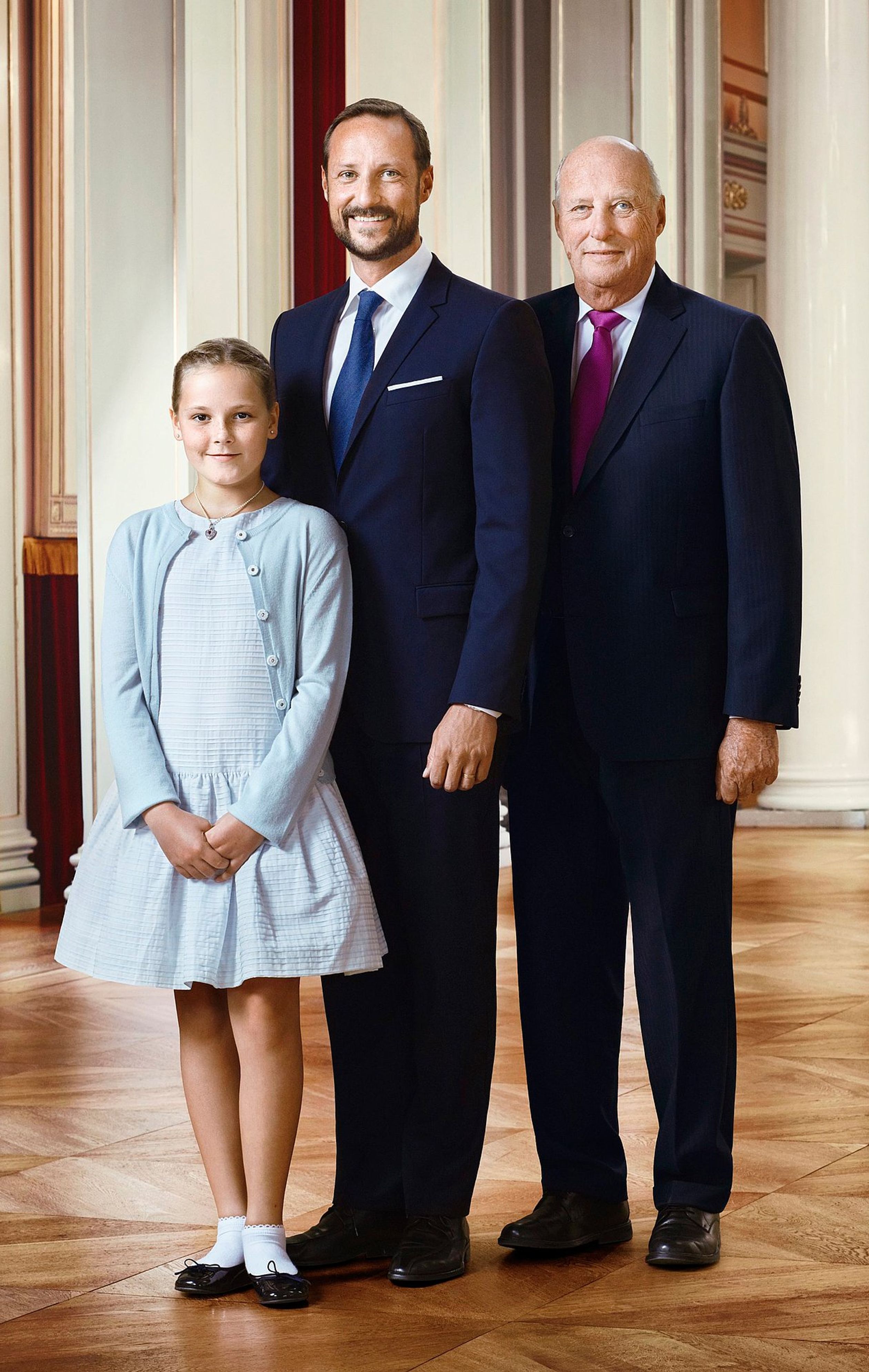 Officiële foto ter gelegenheid van het 25-jarig regeringsjubileum van haar opa koning Harald,