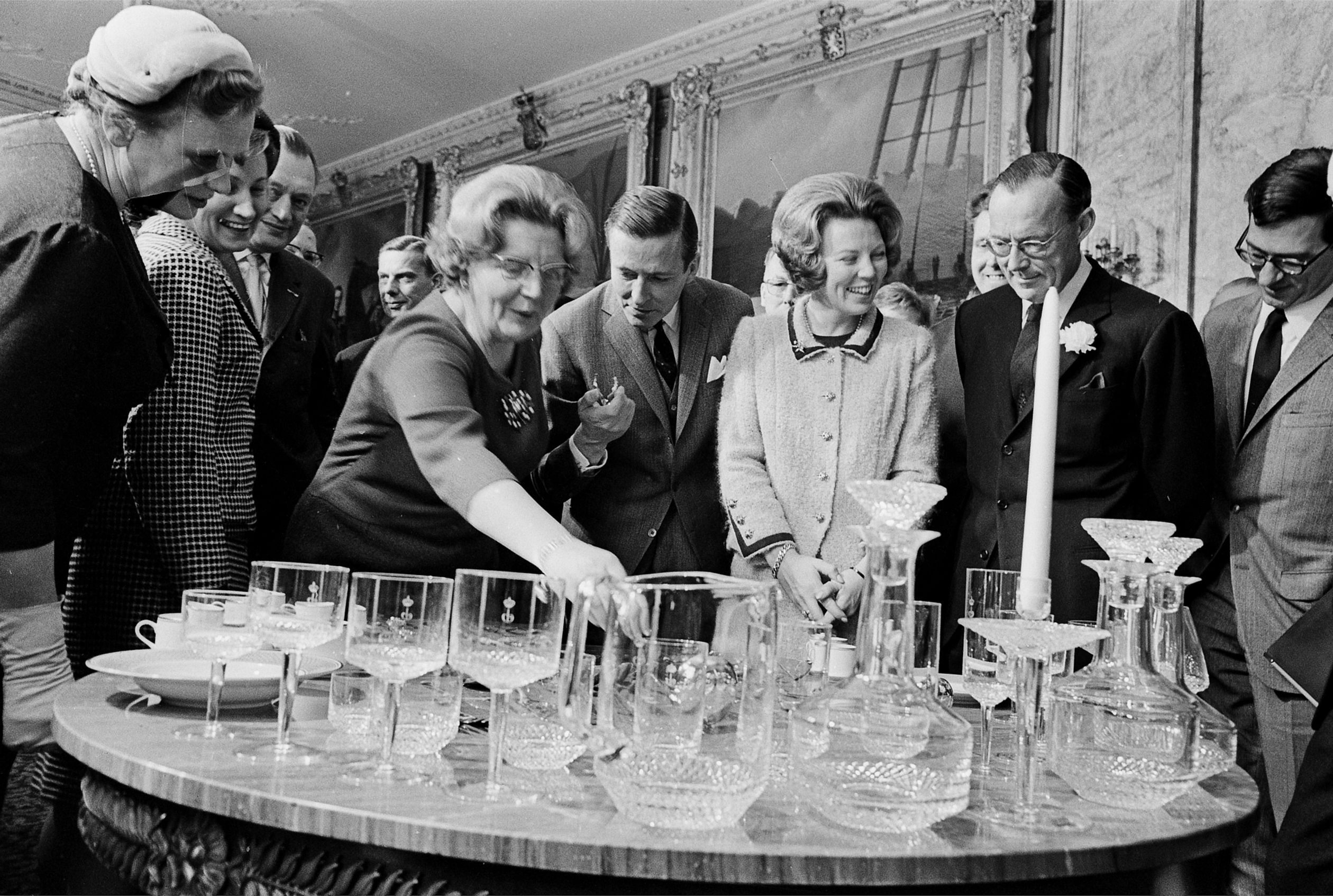 In 1966 ontvangen prinses Beatrix en prins Claus op Soestdijk hun huwelijkscadeaus.