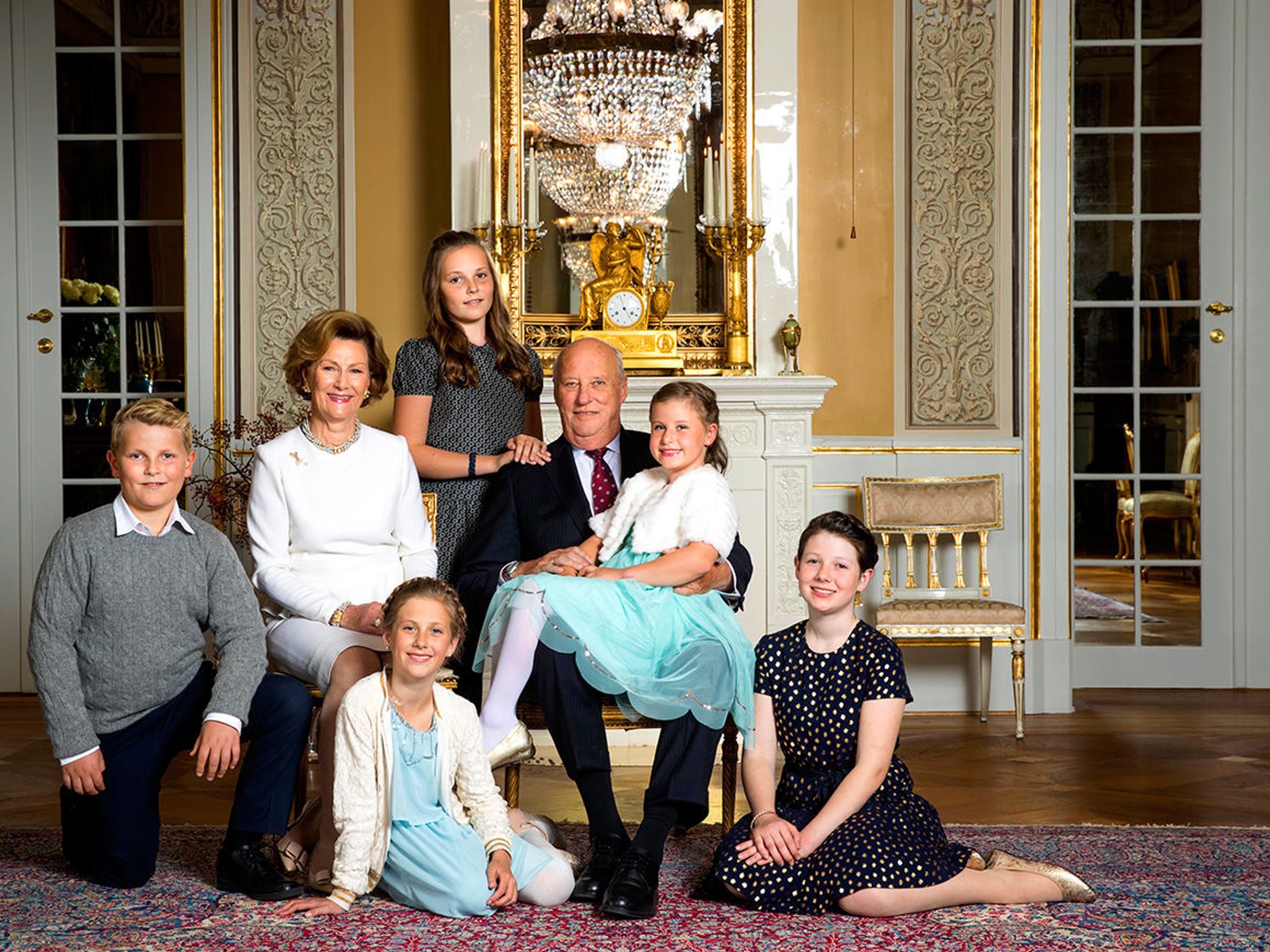 Koningspaar-Noorwegen-met-kleinkinderen.jpg