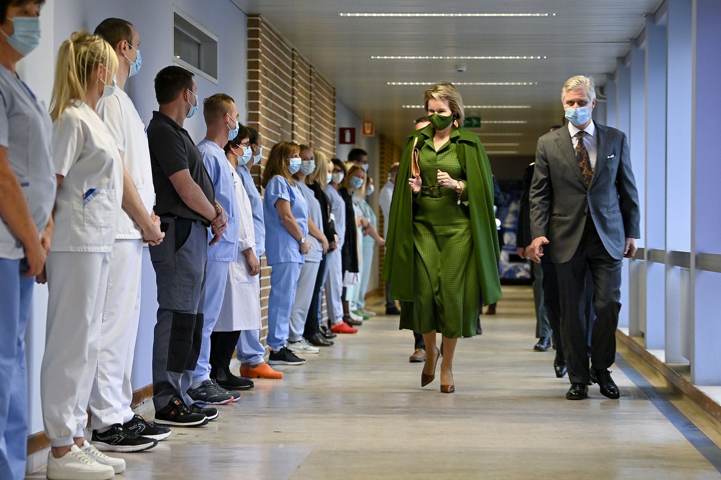 Koningin Mathilde en koning Filip bezoeken het ziekenhuis 'Centre Hospitalier Bois de l'Abbaye', in