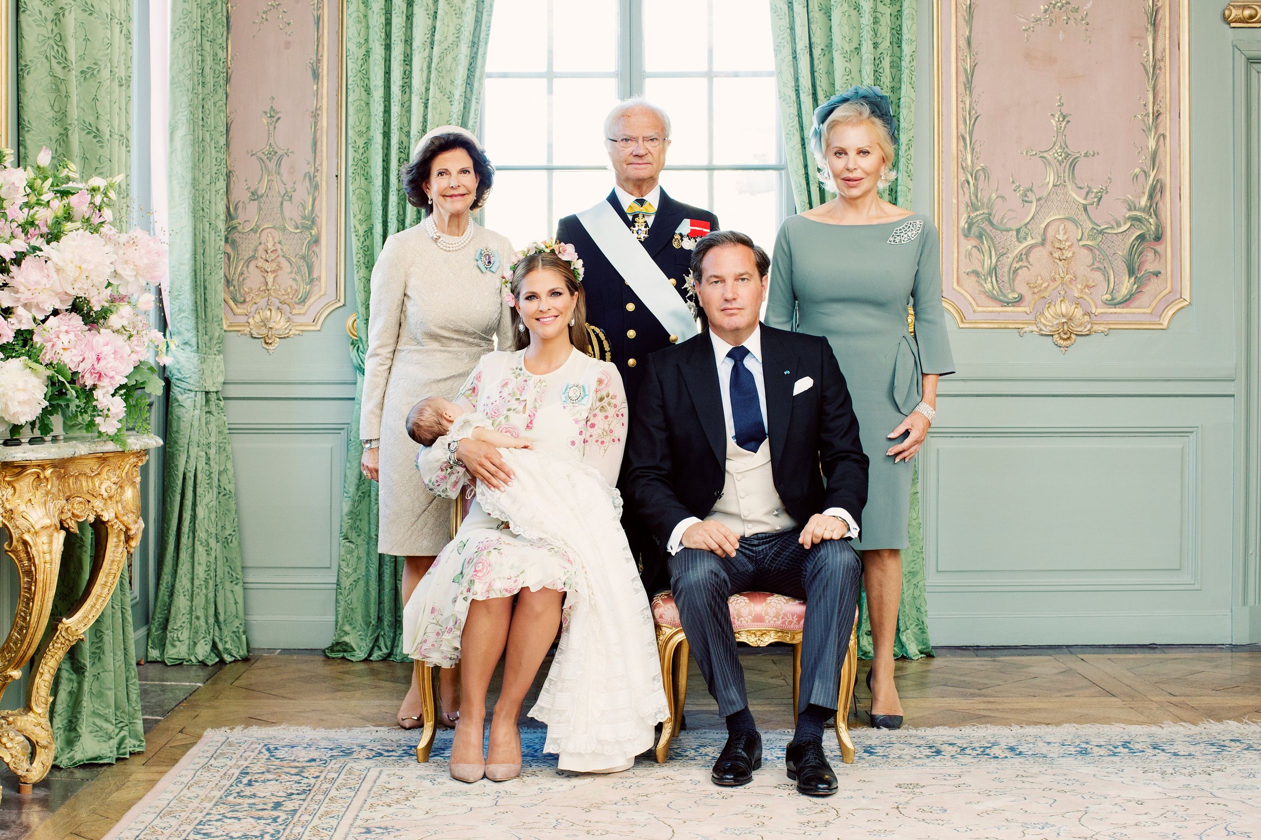 Koning Carl Gustaf, koningin Silvia en Eva Maria Walter, de moeder van Chris O'Neill.