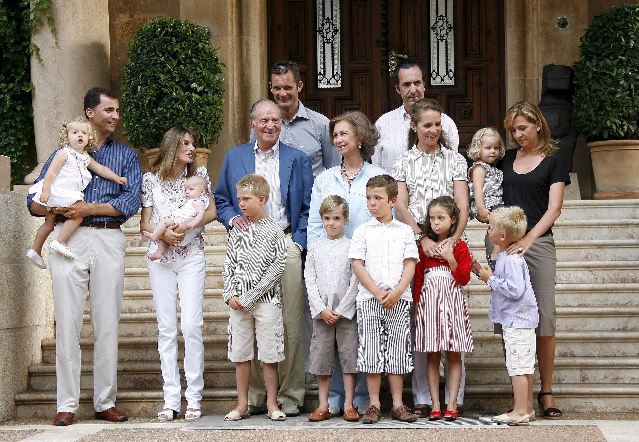 De Spaanse koninklijke familie tijdens hun zomervakantie op Mallorca in 2007.