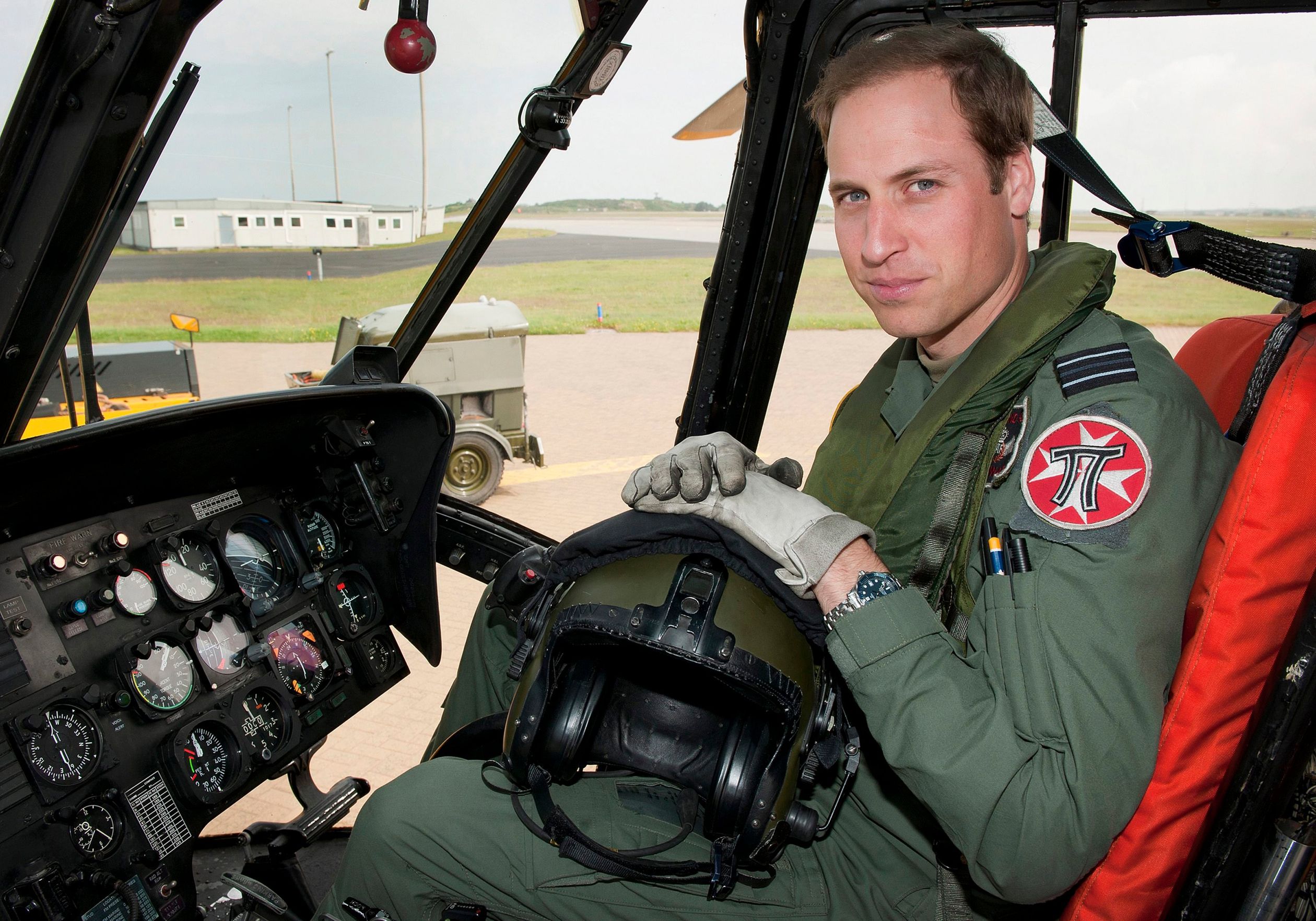 William in 2012 als helikopterpiloot.