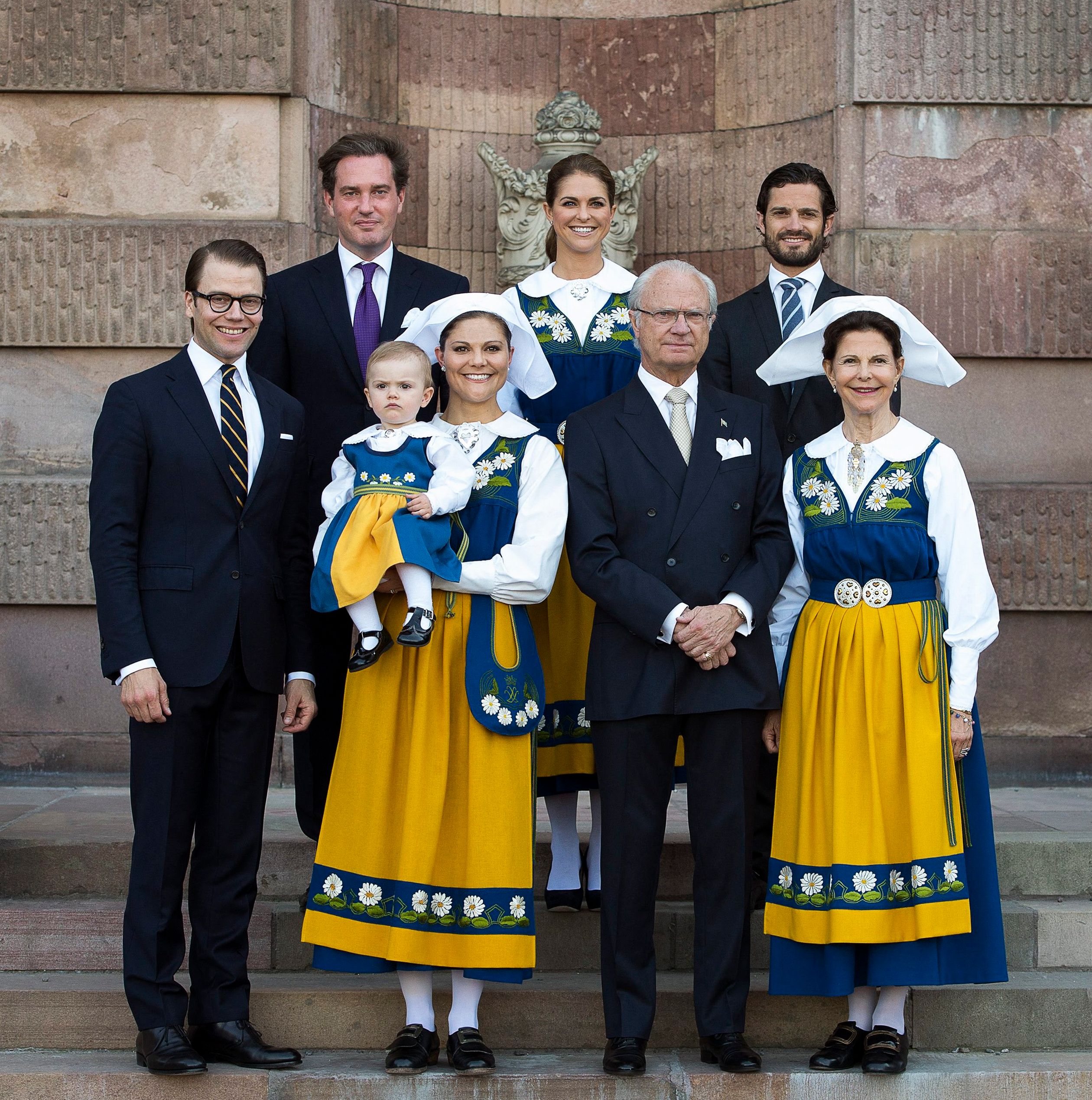 De Zweedse royals tijdens de nationale feestdag in 2013. Prinses Sofia maakte in dat jaar nog geen