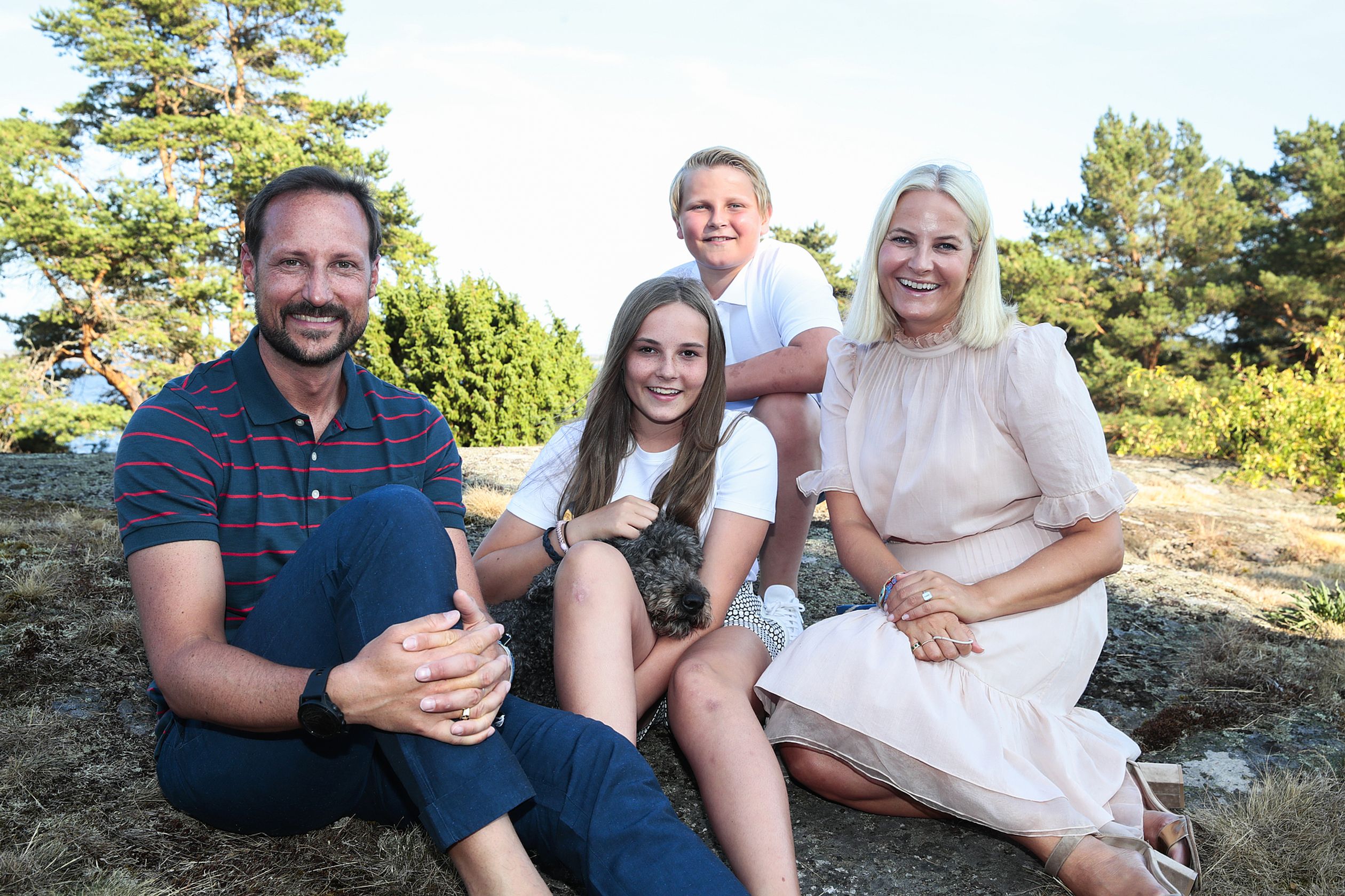 De Noorse kroonprins Haakon viert zijn 45e verjaardag met zijn familie. Op juli 2018 gaat het gezin