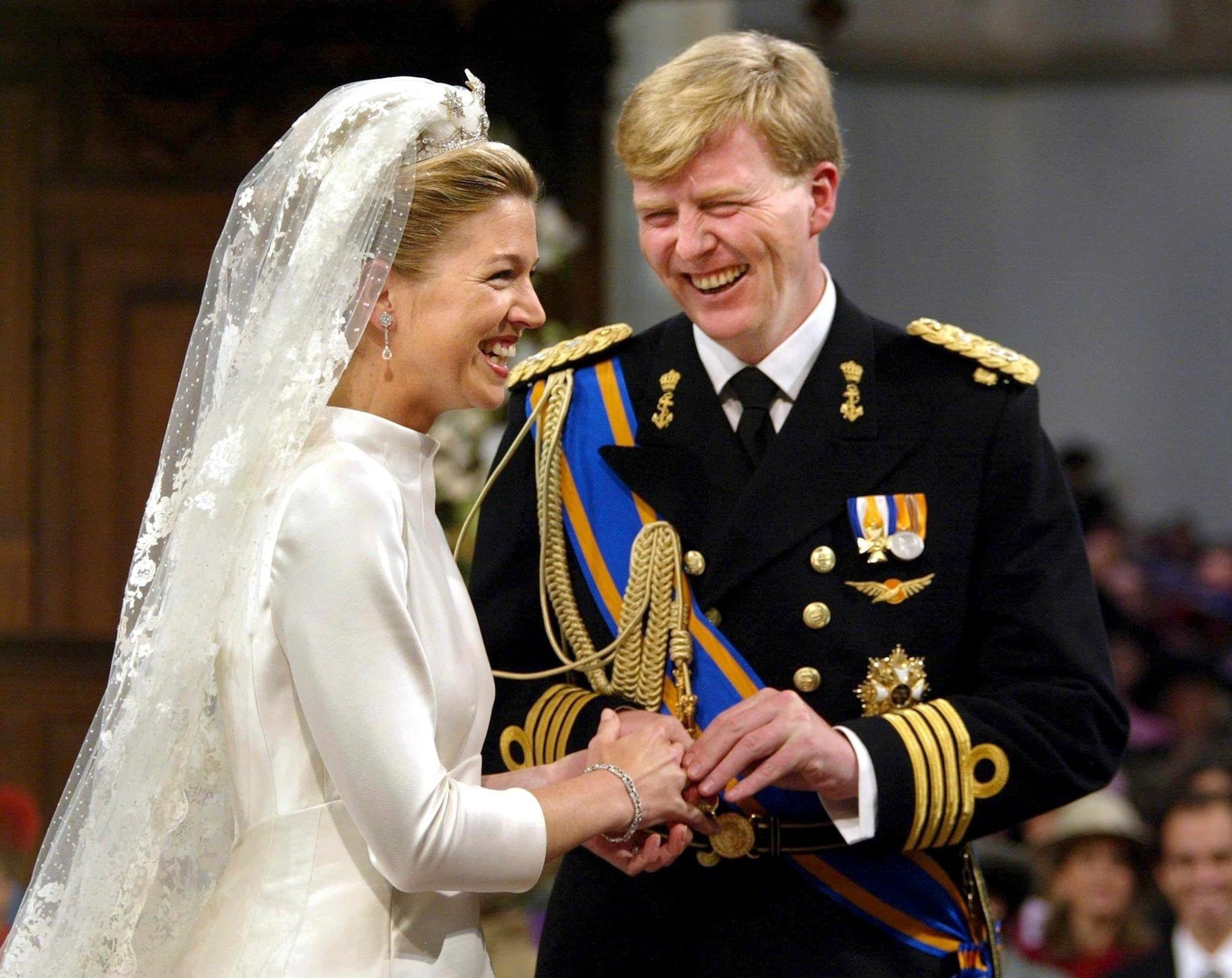 Toenmalige kroonprins Willem-Alexander en prinses Máxima op hun huwelijk in 2002.