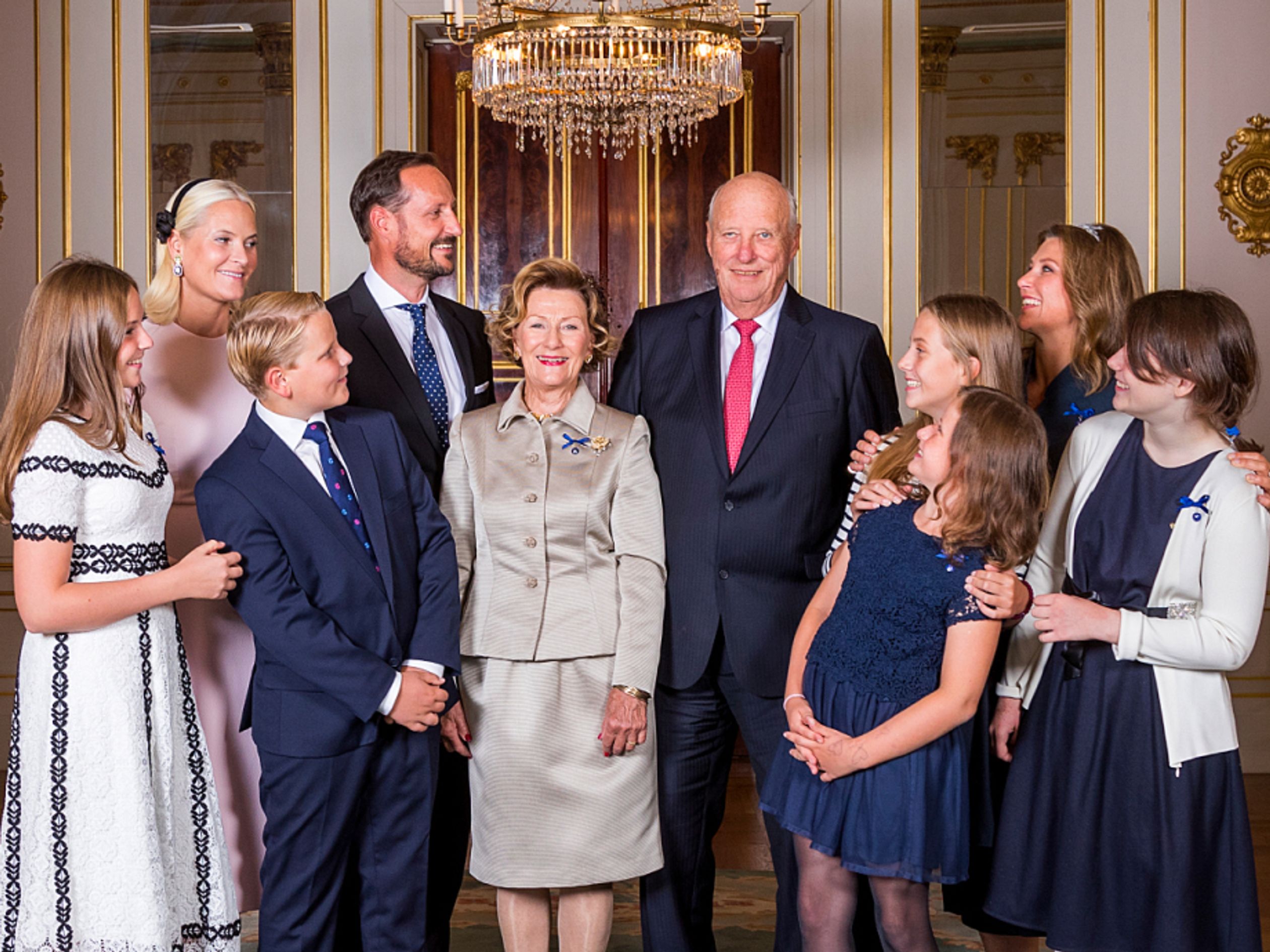 Prinses Ingrid Alexandra, kroonprinses Mette-Marit, prins Sverre Magnus, kroonprins Haakon, koningin