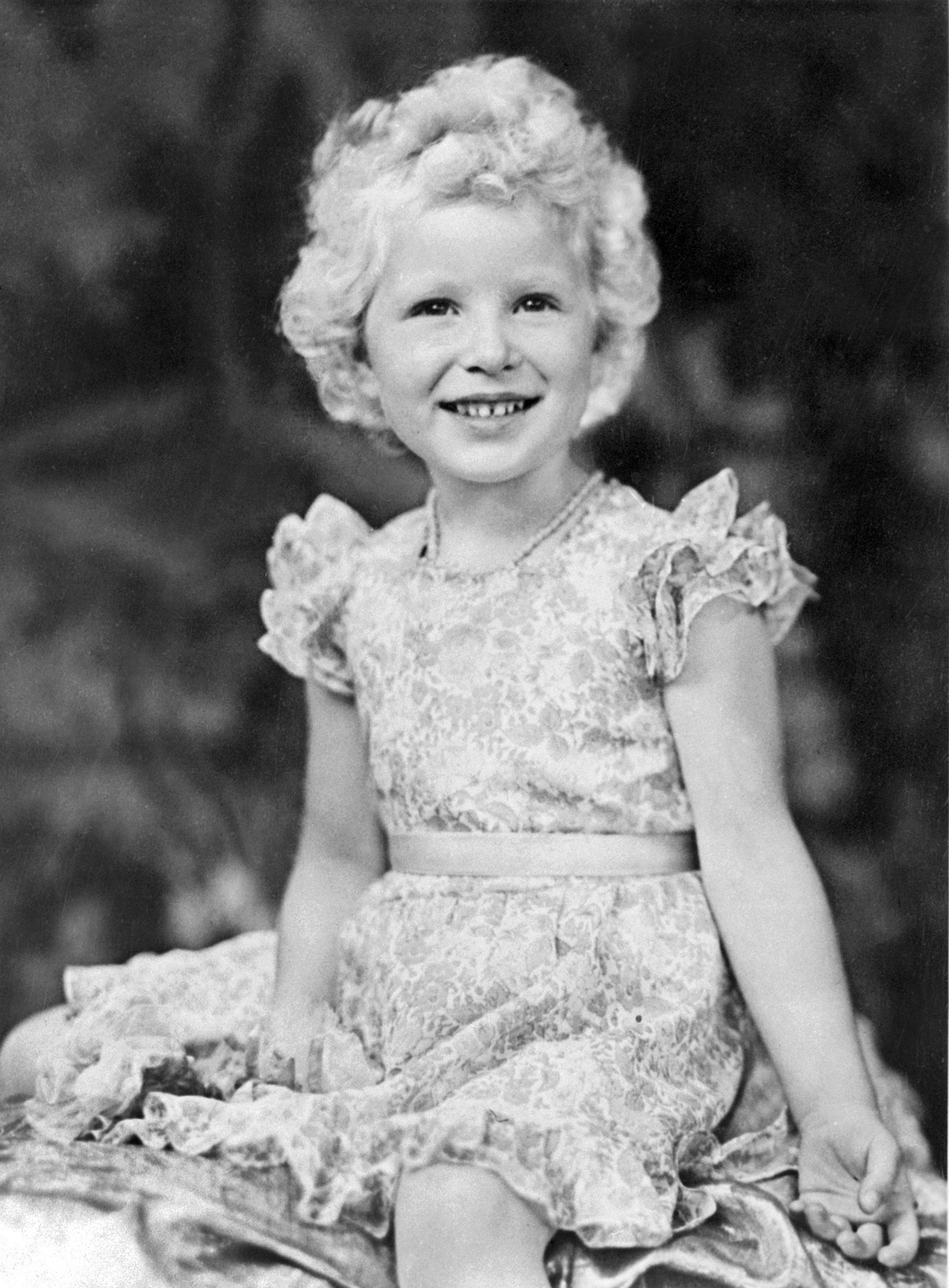 Een officieel portret ter ere van haar vierde verjaardag, 1954.