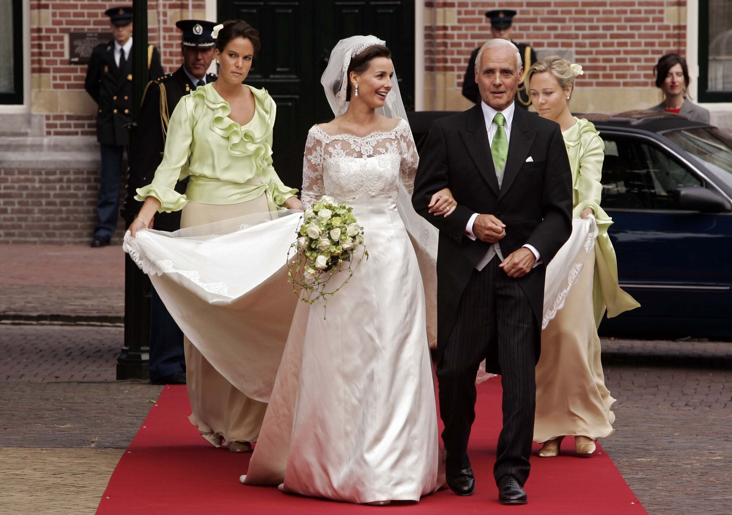 Couturier Frans Hoogendoorn ontwierp de bruidsjurk voor prinses Anita.