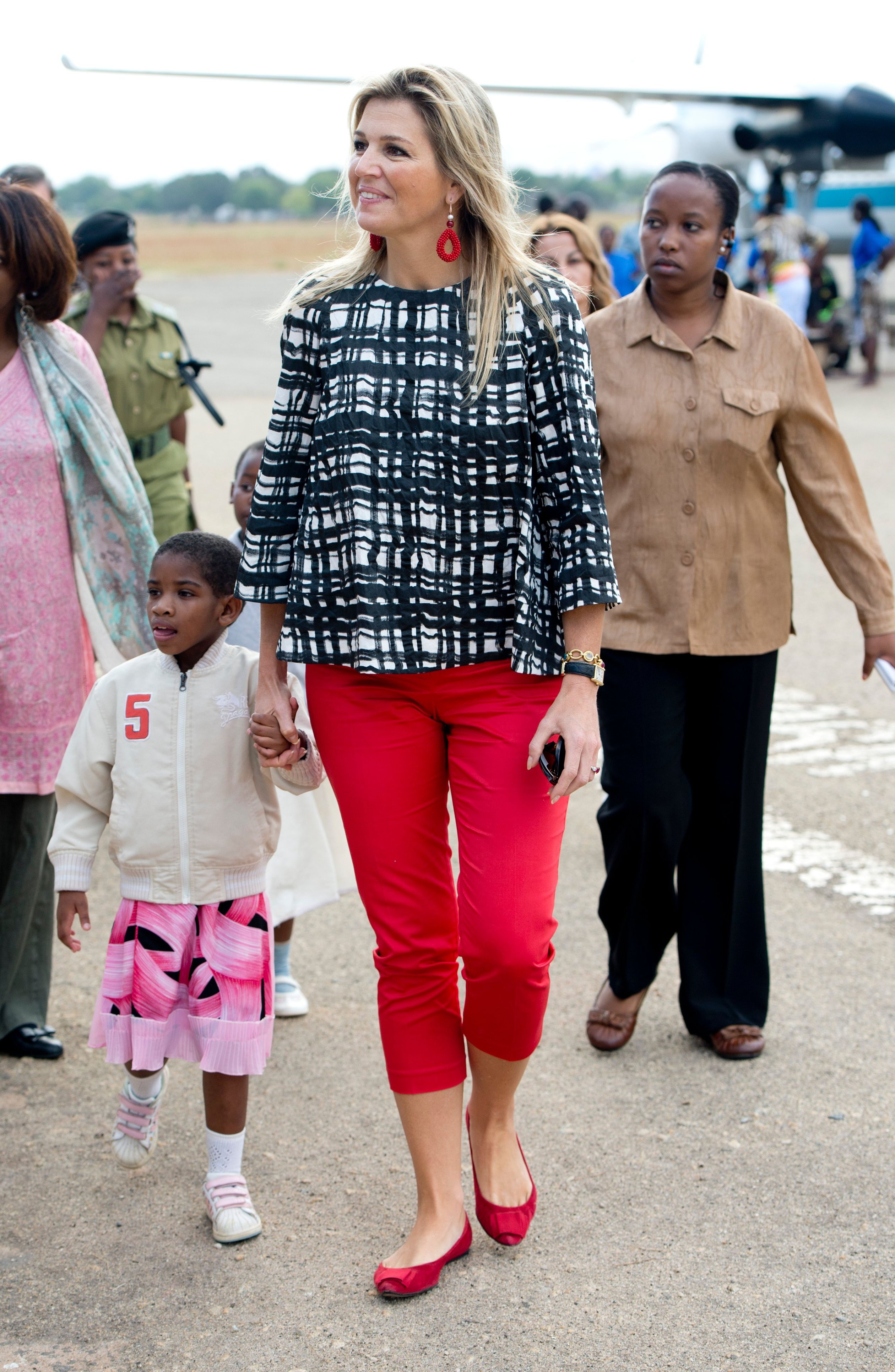 In 2013 brengt de koningin een bezoek aan Tanzania.