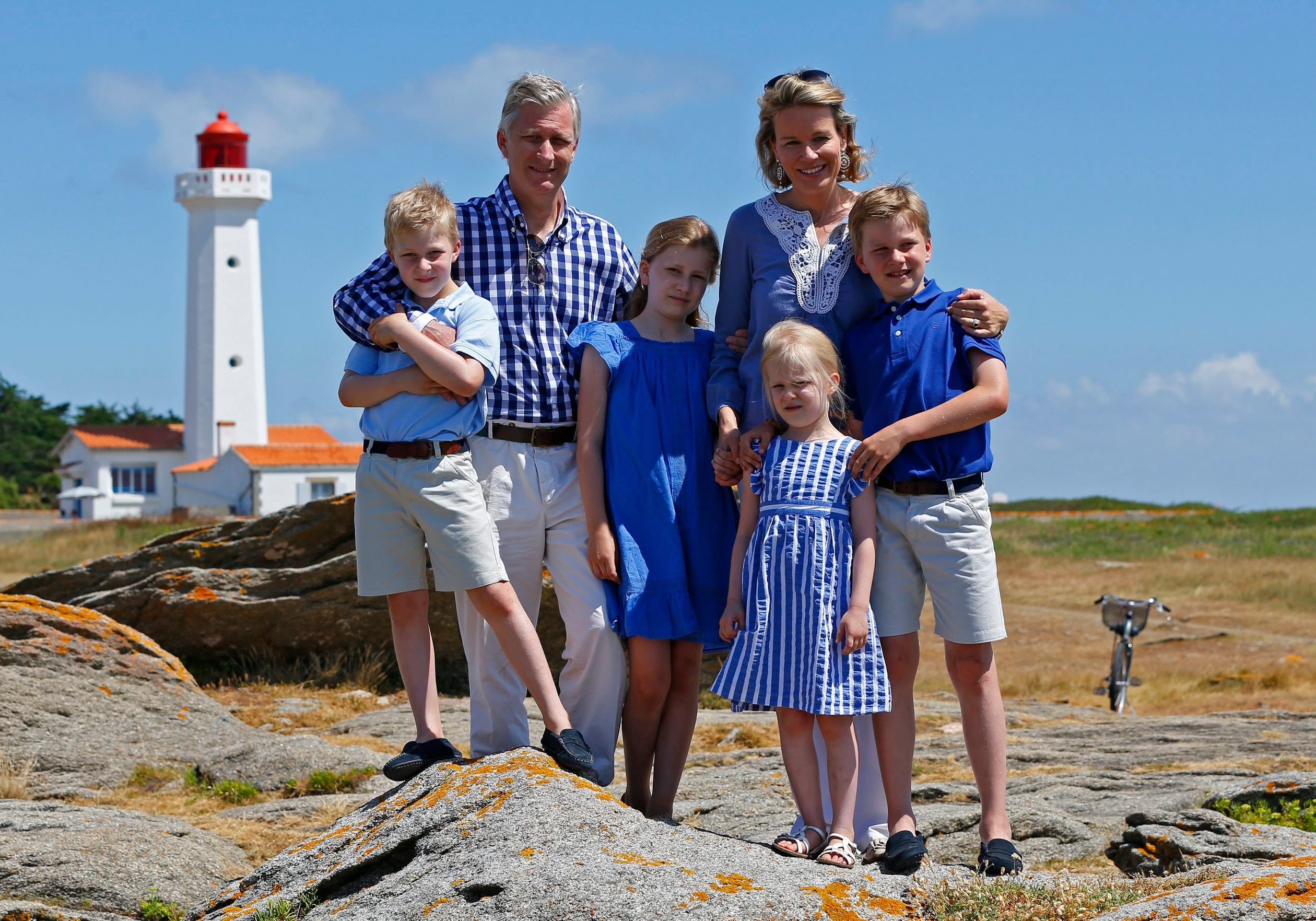 Een familiefoto tijdens de zomervakantie op het eiland Ile d'Yeu voor de Franse kust, juli 2013.