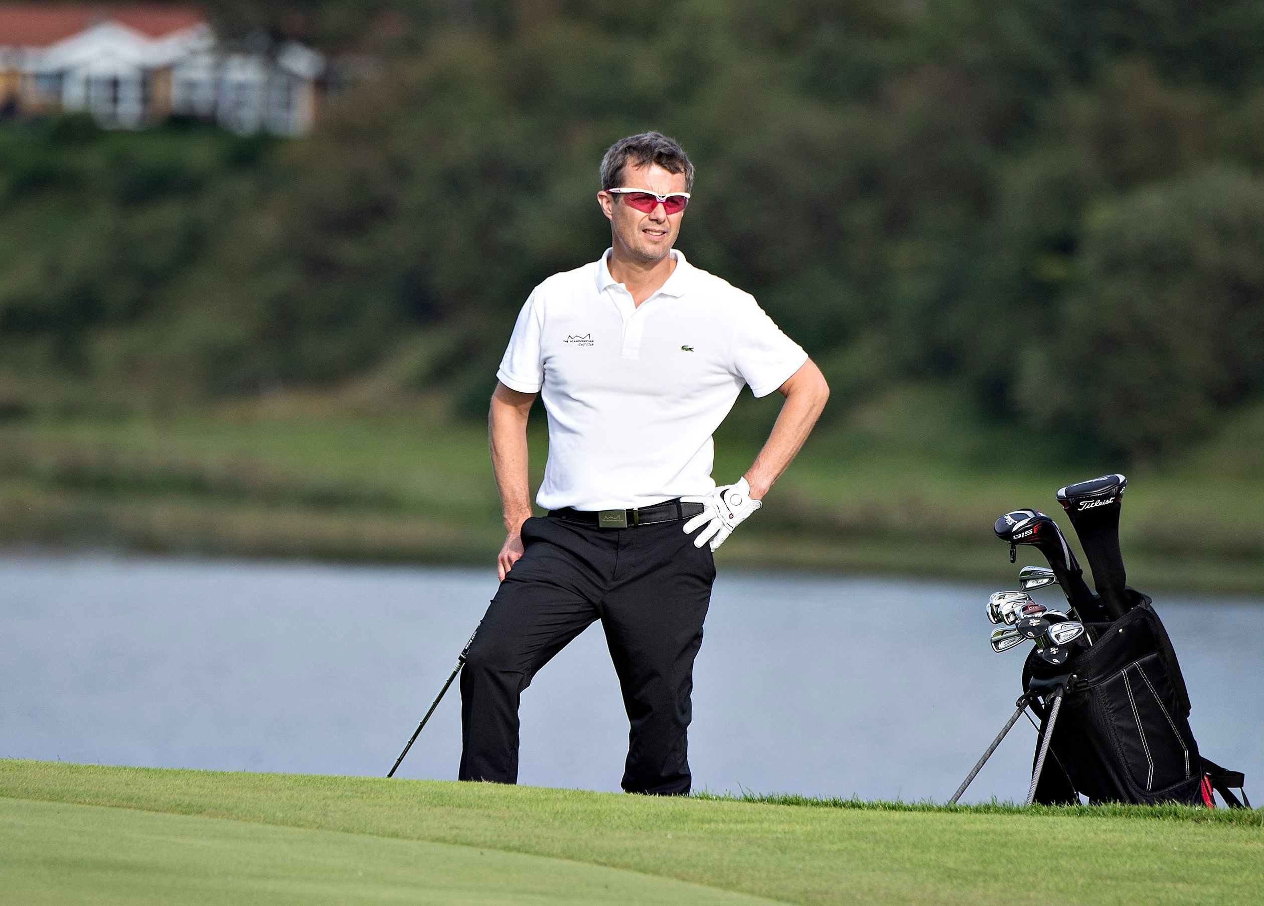 2016:  Prins Frederik golft op de baan van het Himmerlands Golf & Spa Resort.