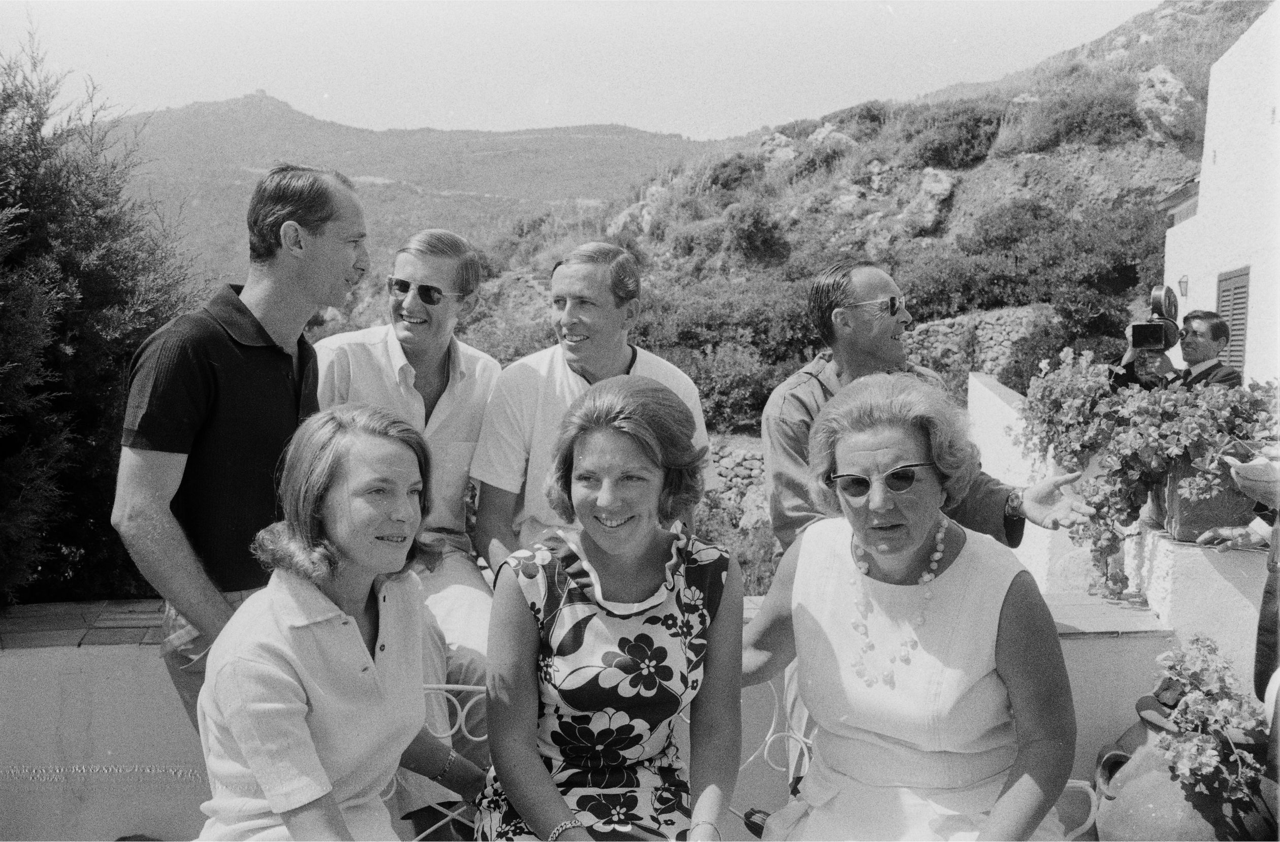 1966 - De koninklijke familie nodigt de pers ook uit bij hun zomerverblijf in het Italiaanse Porto