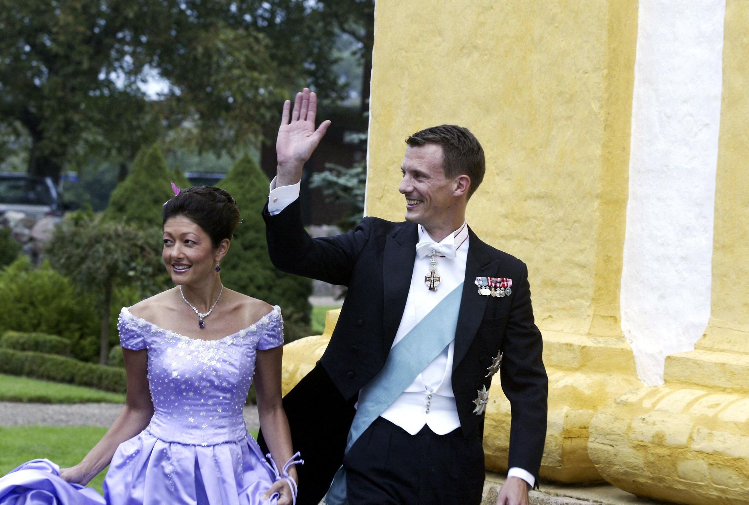 Alexandra en Joachim bij het huwelijk van een bevriend stel.