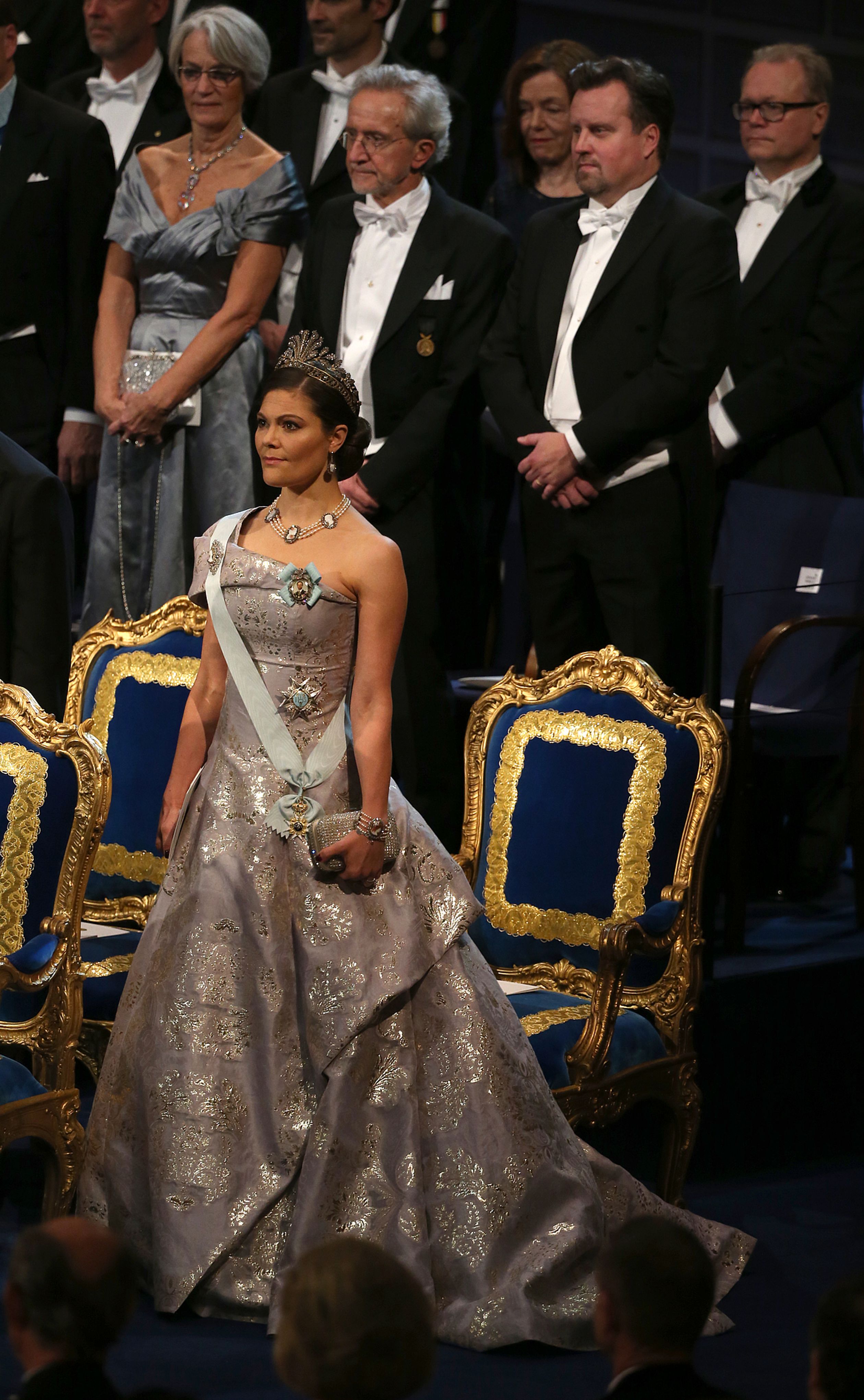 Het lijkt erop dat prinses Victoria echt houdt van gouden accenten in haar outfits. Voor de