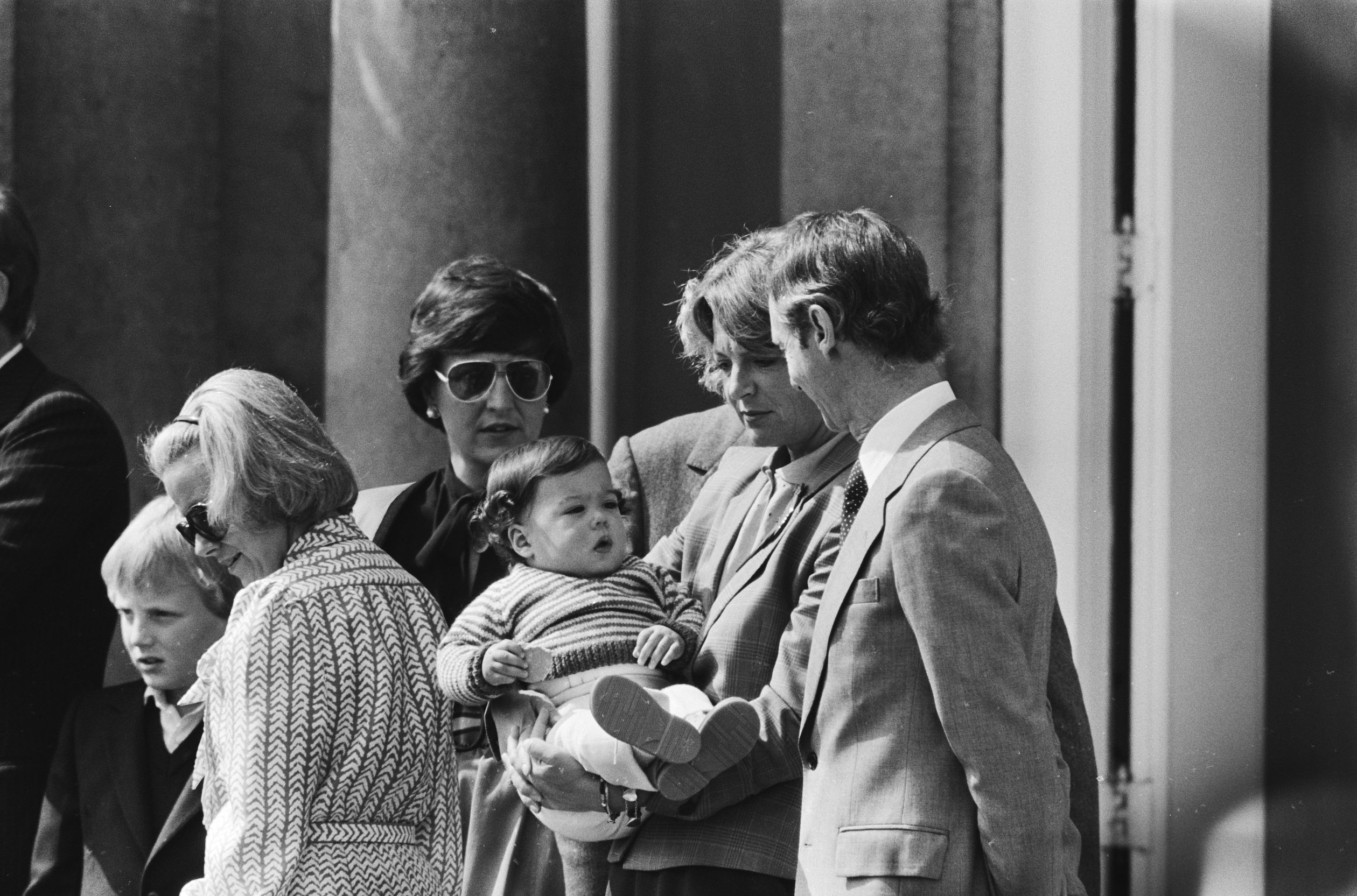 De kleine Nicolás in de armen van zijn tante prinses Irene, 31 mei 1980.