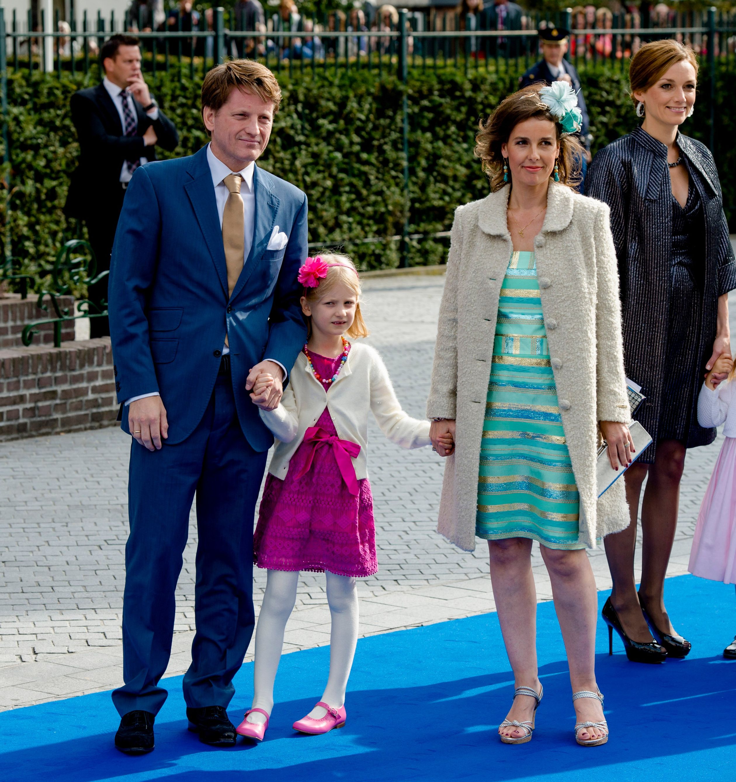 Pieter-Christiaan, Anita en dochter Emma bij de bruiloft van prins Jaime.