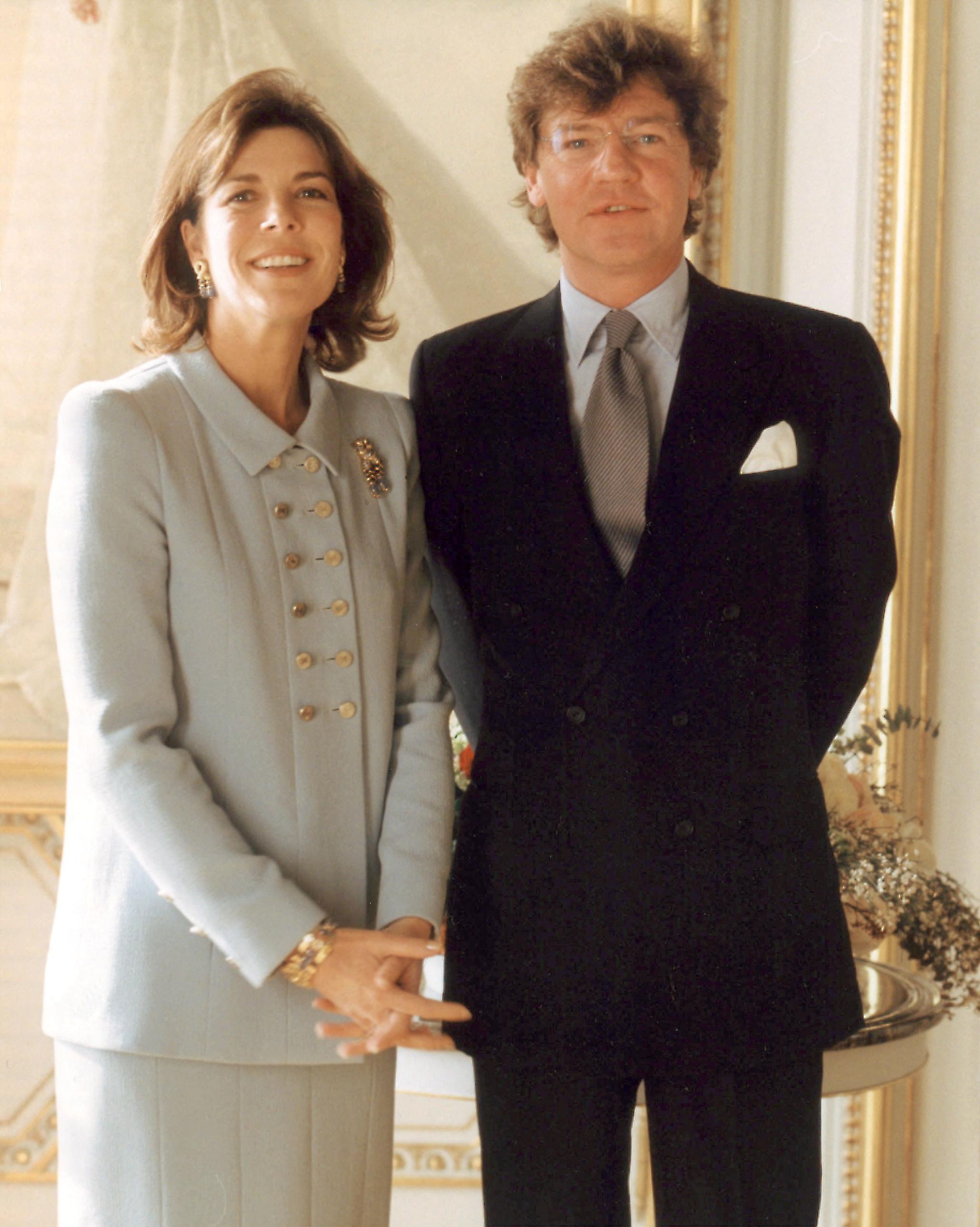 Officiële foto van prinses Caroline en prins Ernst August van Hannover ter ere van hun huwelijk op