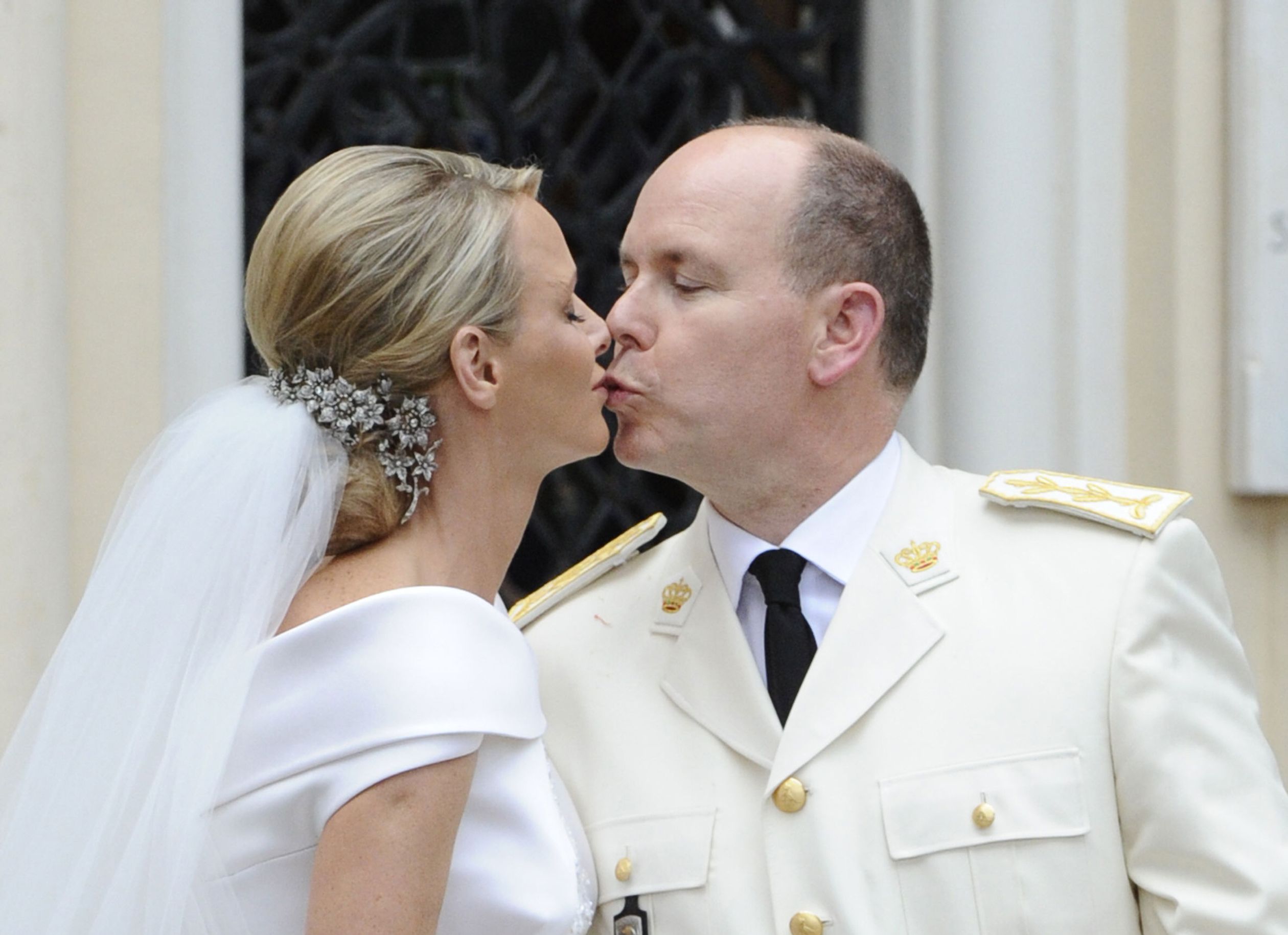 Pas op 53-jarige leeftijd trouwde prins Albert in 2011 met de Zuid-Afrikaanse zwemster Charlene