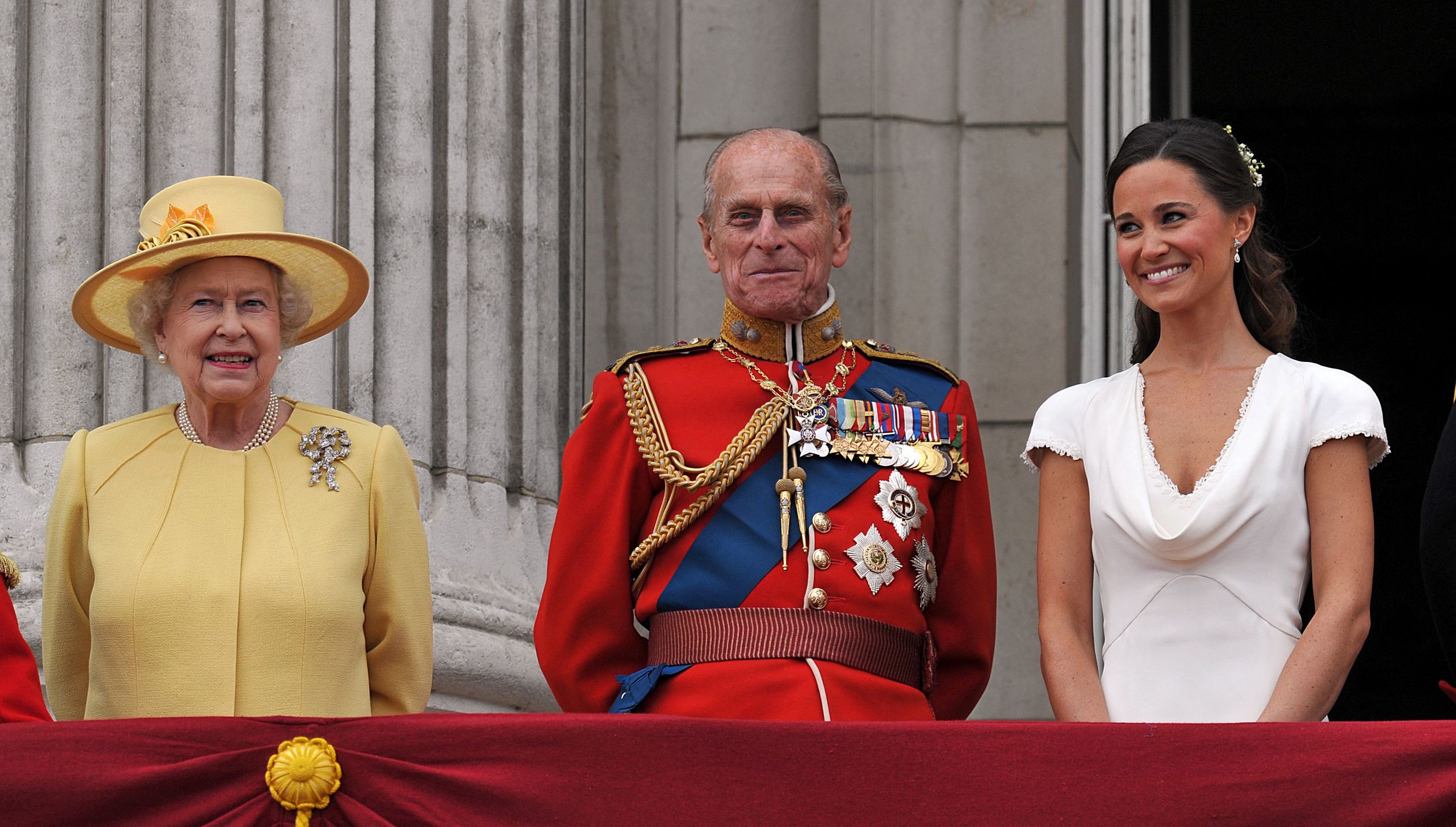 Op het balkon van Buckingham Palace met de koningin en Pippa Middleton tijdens het huwelijk van prins William en zijn vrouw Catherine.