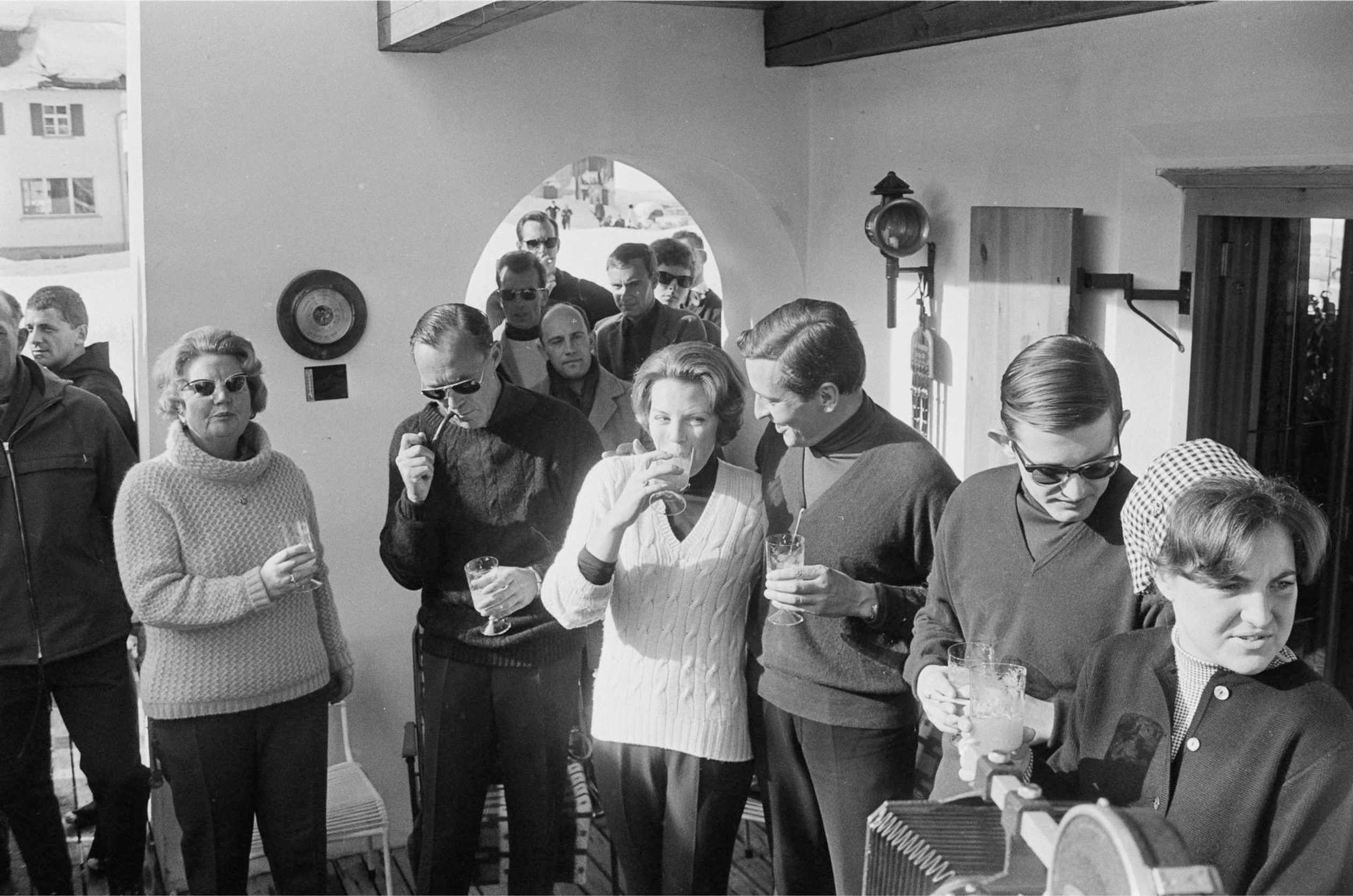 Een drankje na de skitocht, 1966.