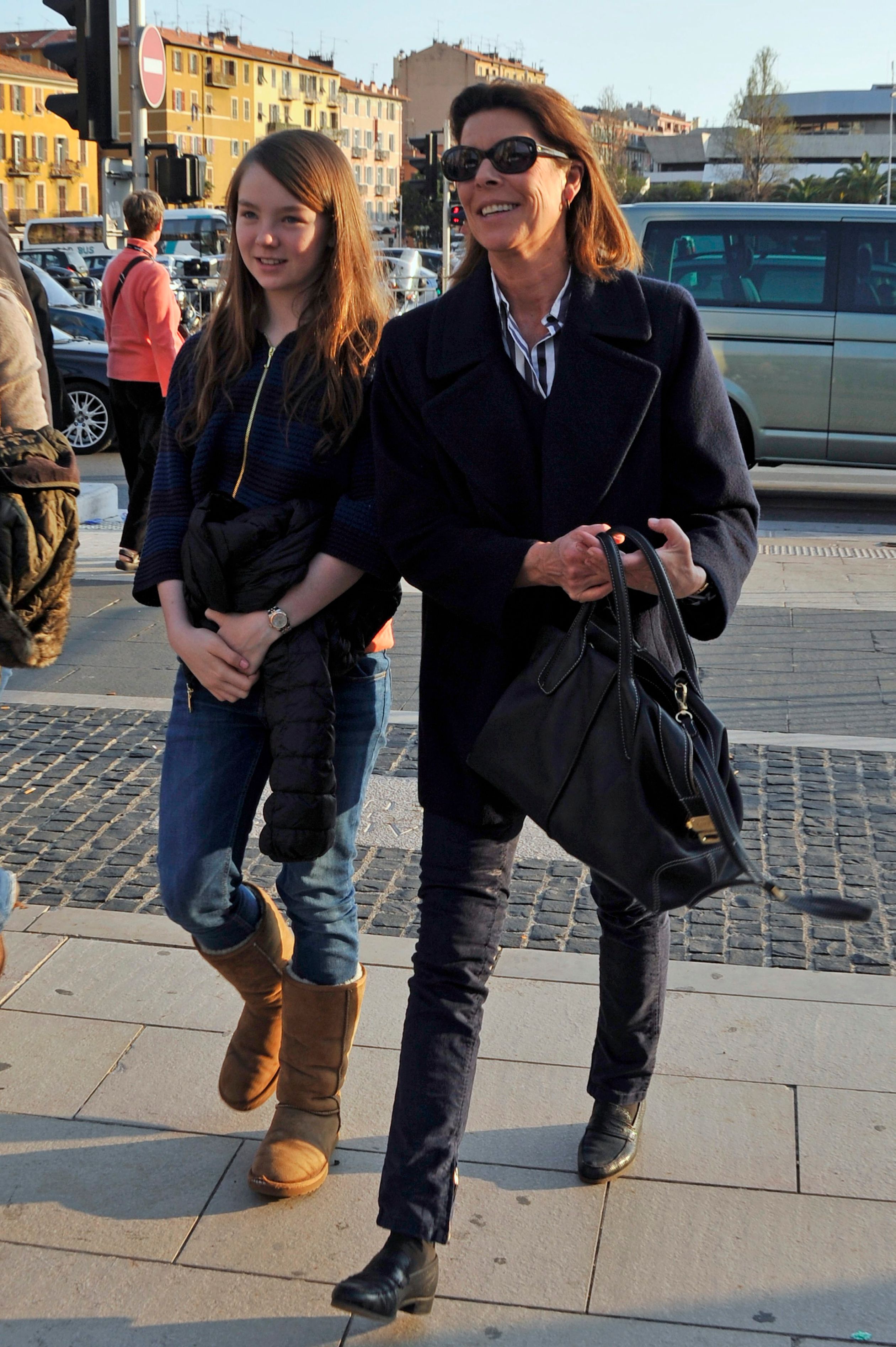 Moeder en dochter op weg naar het WK Kunstschaatsen in Nice, maart 2012.
