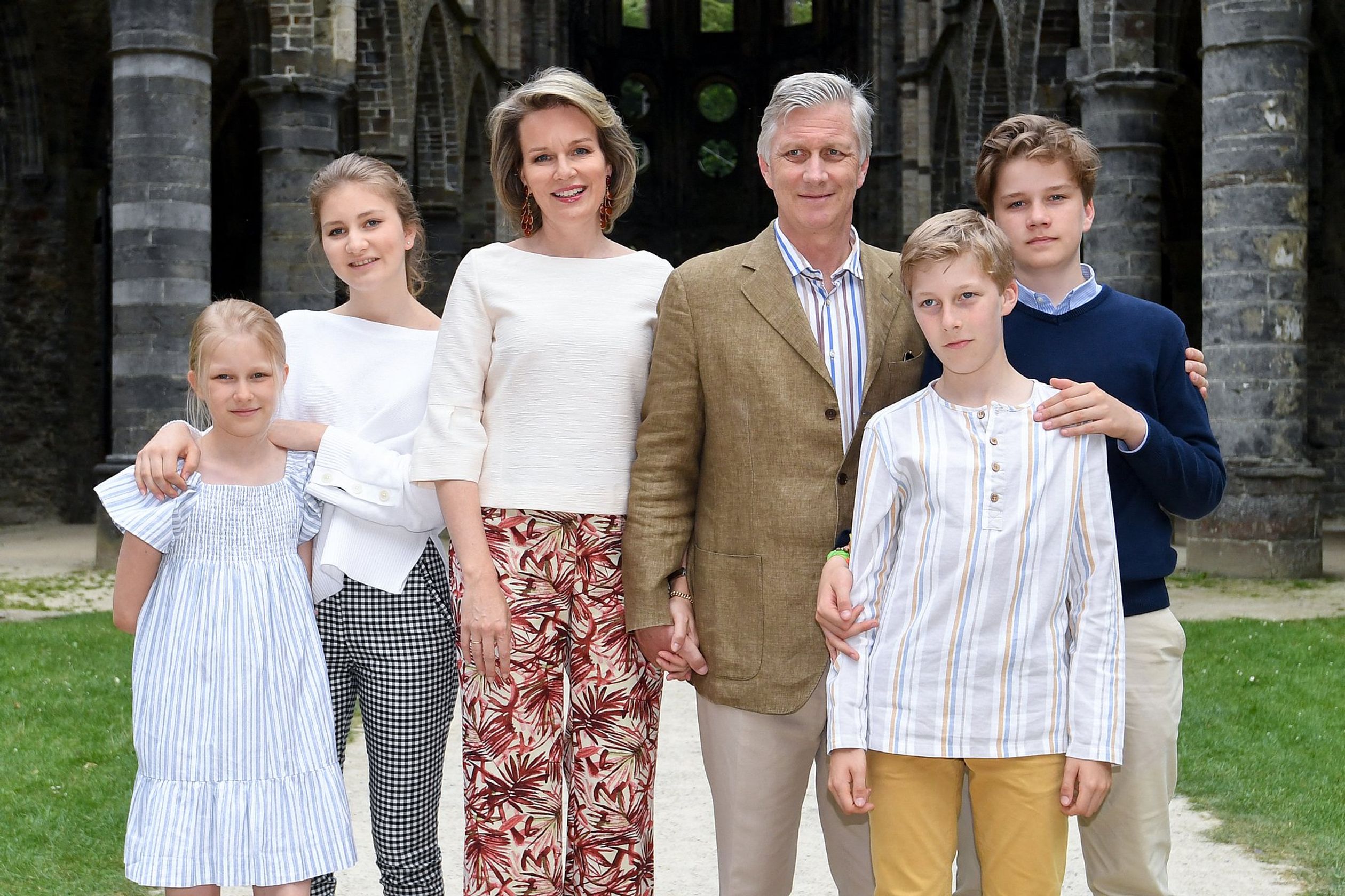 De koninklijke familie poseert in juni 2018 tijdens hun vakantie in Villers-la-Ville in eigen land.
