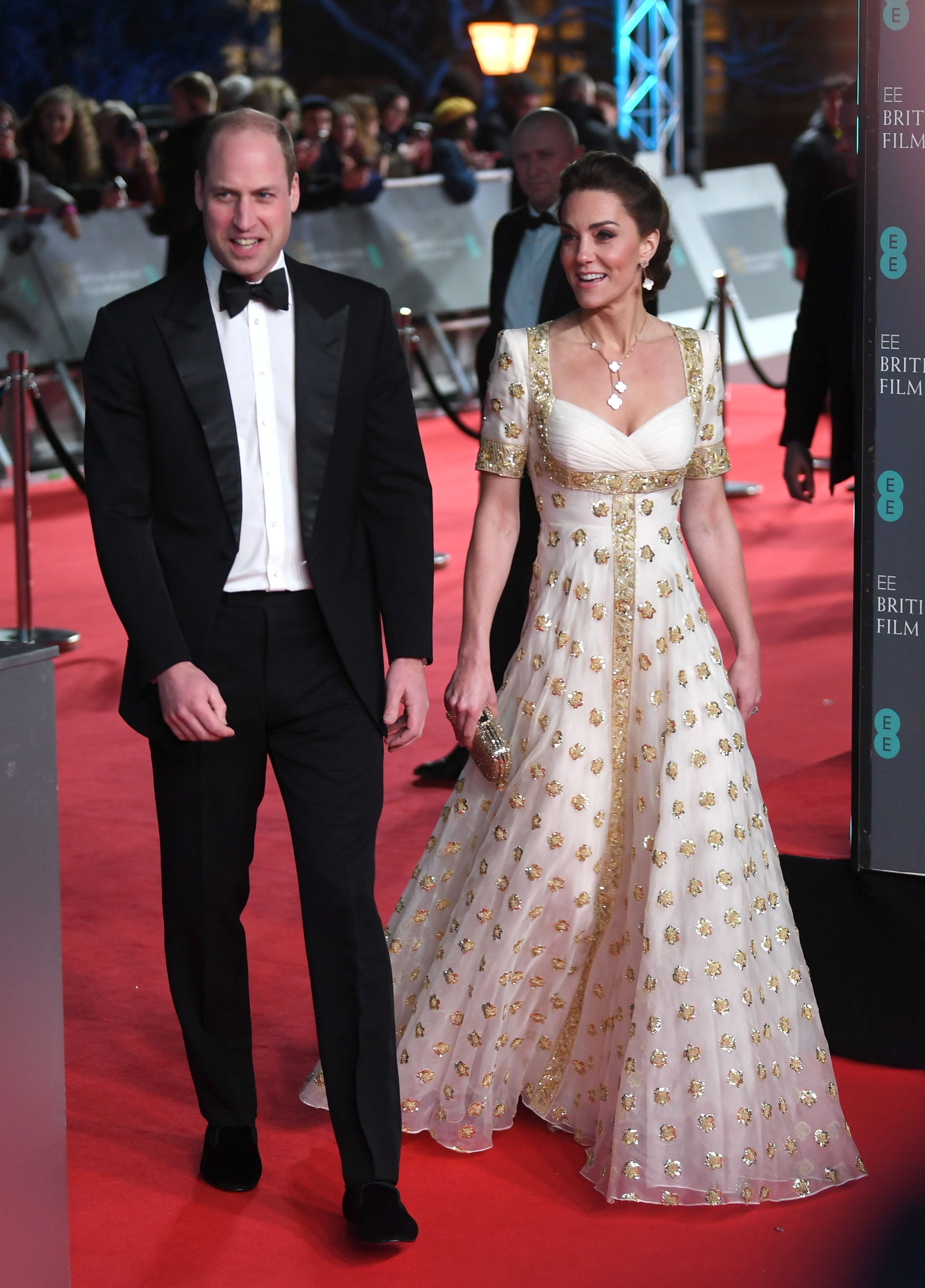 Catherine bezoekt met prins William de uitreiking van filmprijzen -de BAFTA's- in de Royal Albert