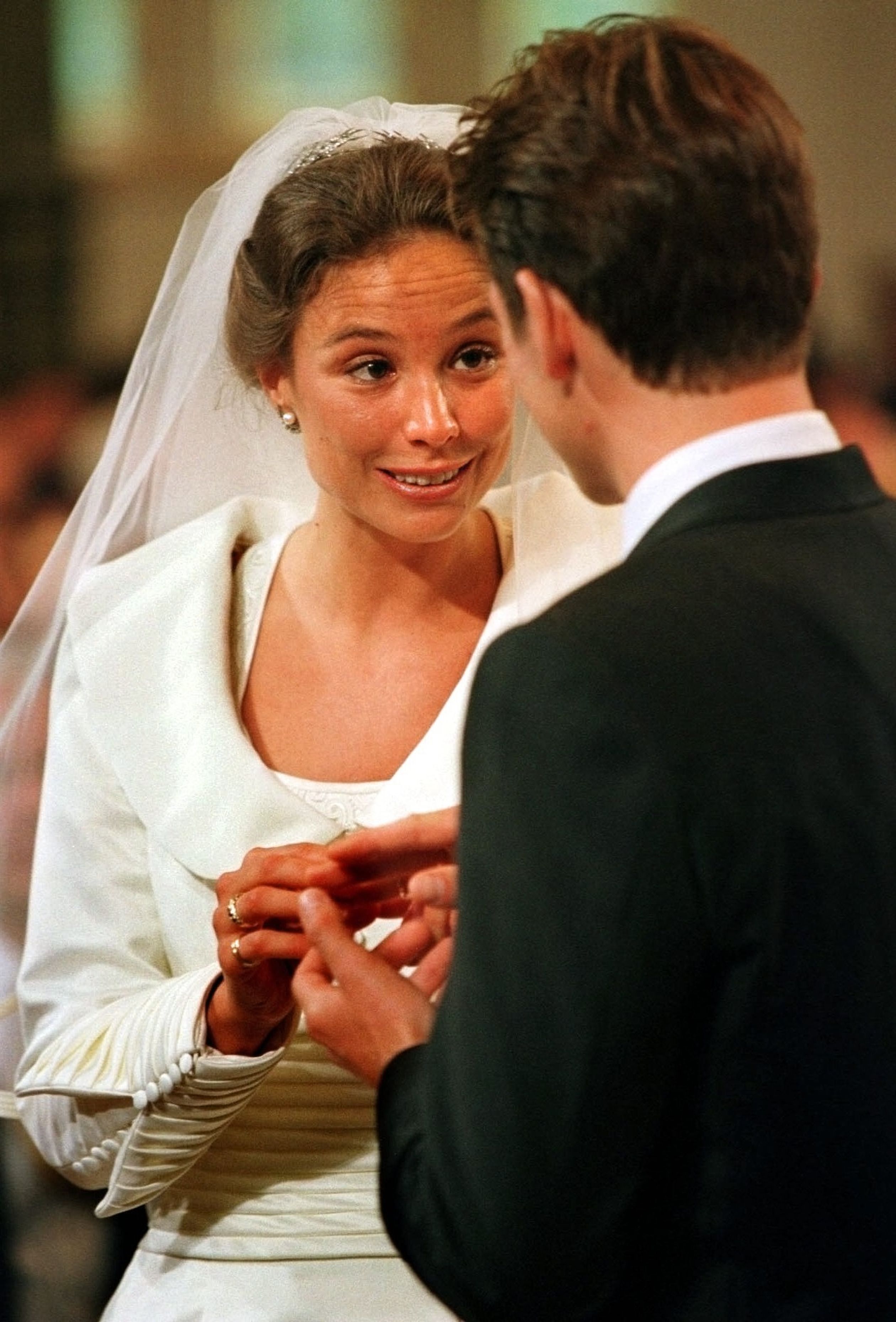Tijdens hun huwelijk in de Grote Kerk van Apeldoorn, mei 1998.